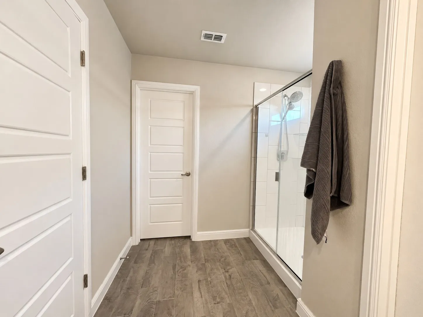 Single Family Residence For Rent in Hood County , 606 Capstone Circle, Granbury, Texas 76048, 3 Bedroom, 2 Bathroom, 2 Garage spaces, 1,527 Sqft, built in 2024, mls#21382099, Real Estate Agent in Granbury, Homes For Rent in Hood county, Homes For Rent in Granbury, Realtor in Granbury Texas, Real Estate Brokerage Independent Realty Texas, Luminita Cordes Realtor