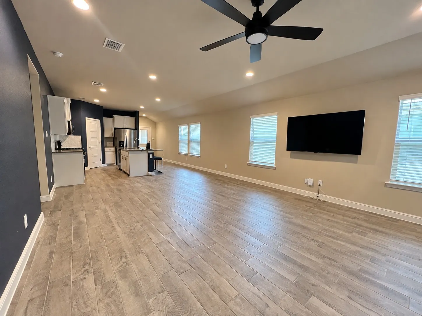 Single Family Residence For Rent in Hood County , 606 Capstone Circle, Granbury, Texas 76048, 3 Bedroom, 2 Bathroom, 2 Garage spaces, 1,527 Sqft, built in 2024, mls#21382099, Real Estate Agent in Granbury, Homes For Rent in Hood county, Homes For Rent in Granbury, Realtor in Granbury Texas, Real Estate Brokerage Independent Realty Texas, Luminita Cordes Realtor