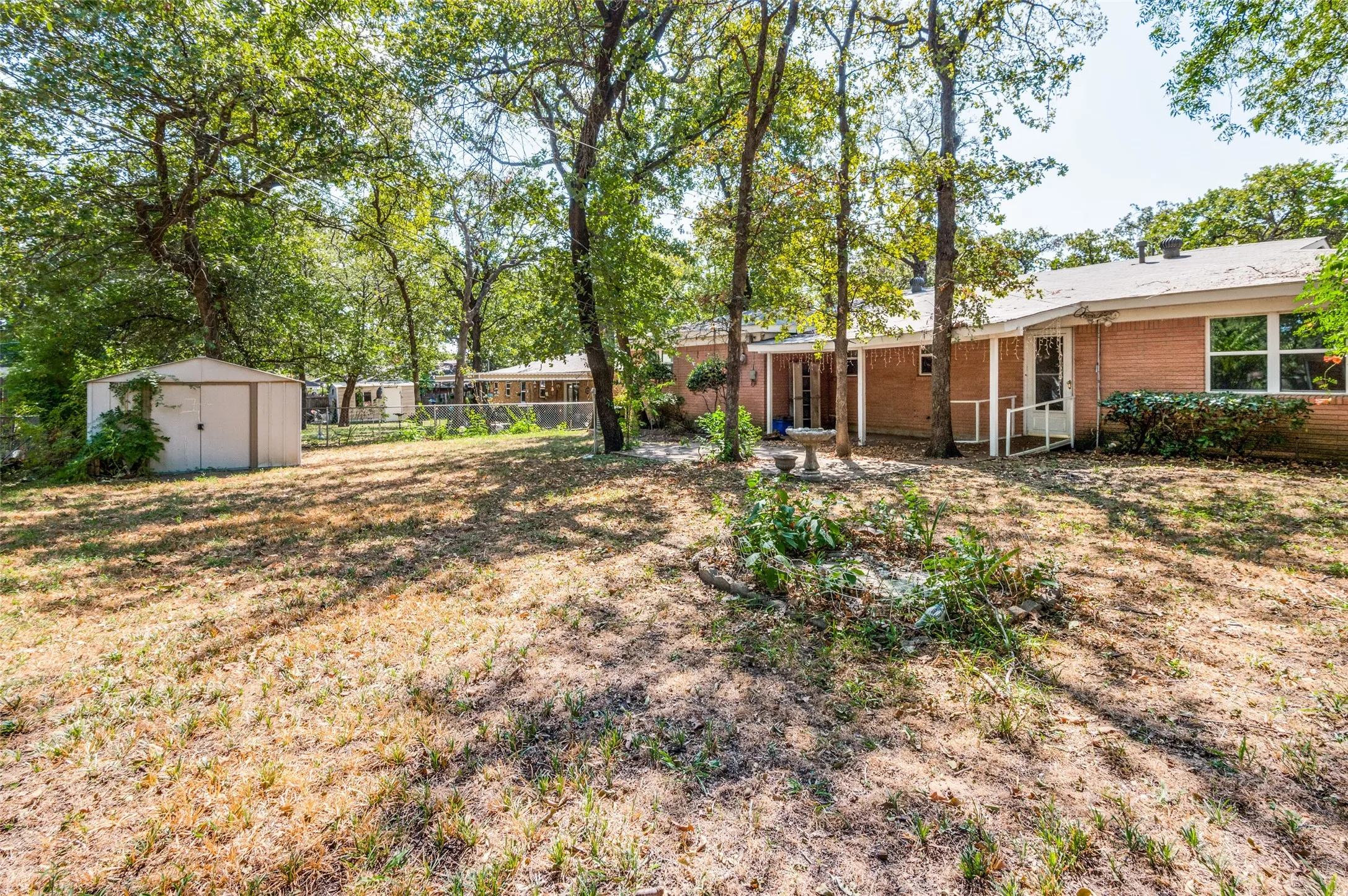 Single Family Residence For Sale in Tarrant County , 608 Woodcrest Drive, Hurst, Texas 76053, 3 Bedroom, 2 Bathroom, 2 Garage spaces, 1,610 Sqft, built in 1956, mls#21375251, Real Estate Agent in Hurst, Homes For Sale in Tarrant county, Homes For Sale in Hurst, Realtor in Hurst Texas, Real Estate Brokerage Independent Realty Texas, Luminita Cordes Realtor