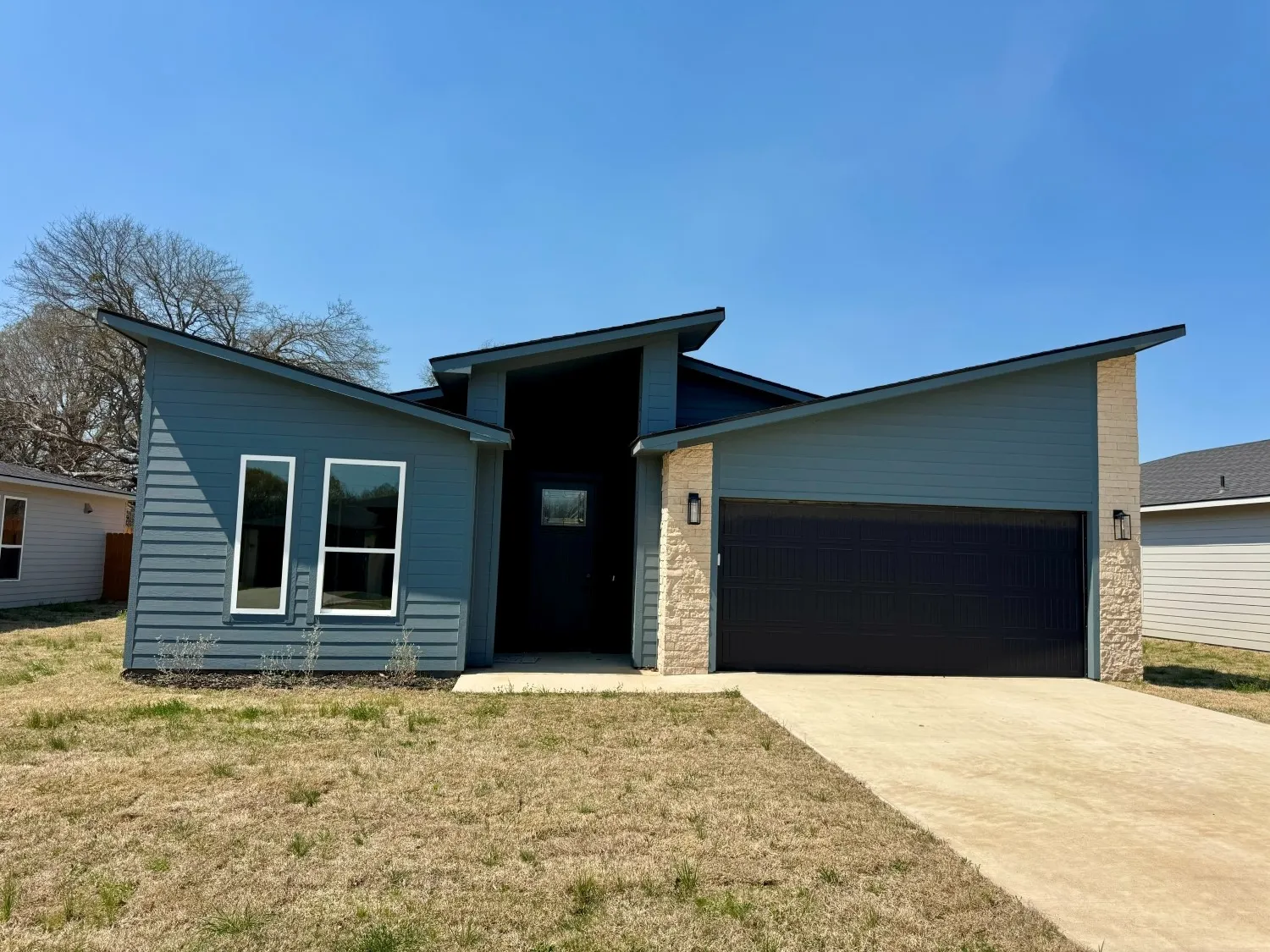 Single Family Residence For Rent in Smith County , 15532 Greenhouse Way, Lindale, Texas 75771, 3 Bedroom, 2 Bathroom, 2 Garage spaces, 1,607 Sqft, built in 2025, mls#21382103, Real Estate Agent in Lindale, Homes For Rent in Smith county, Homes For Rent in Lindale, Realtor in Lindale Texas, Real Estate Brokerage Independent Realty Texas, Luminita Cordes Realtor