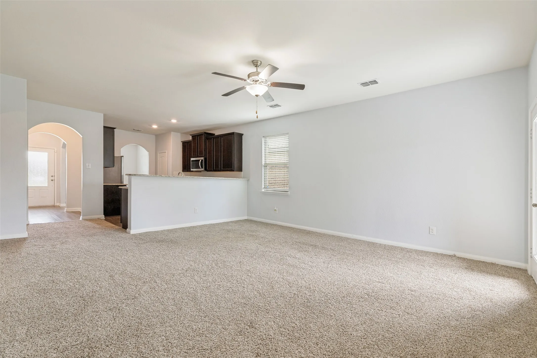 Single Family Residence For Sale in Collin County , 300 Ryan Street, Anna, Texas 75409, 3 Bedroom, 2 Bathroom, 2 Garage spaces, 1,619 Sqft, built in 2019, mls#21382092, Real Estate Agent in Anna, Homes For Sale in Collin county, Homes For Sale in Anna, Realtor in Anna Texas, Real Estate Brokerage Independent Realty Texas, Luminita Cordes Realtor