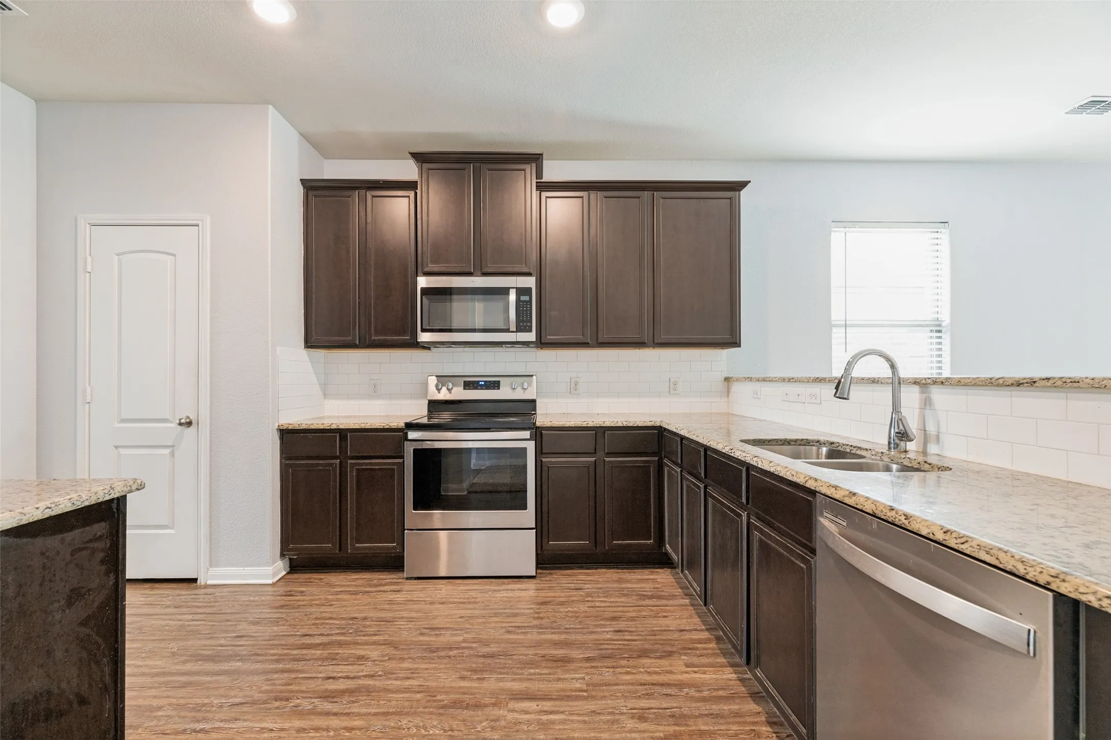 Single Family Residence For Sale in Collin County , 300 Ryan Street, Anna, Texas 75409, 3 Bedroom, 2 Bathroom, 2 Garage spaces, 1,619 Sqft, built in 2019, mls#21382092, Real Estate Agent in Anna, Homes For Sale in Collin county, Homes For Sale in Anna, Realtor in Anna Texas, Real Estate Brokerage Independent Realty Texas, Luminita Cordes Realtor