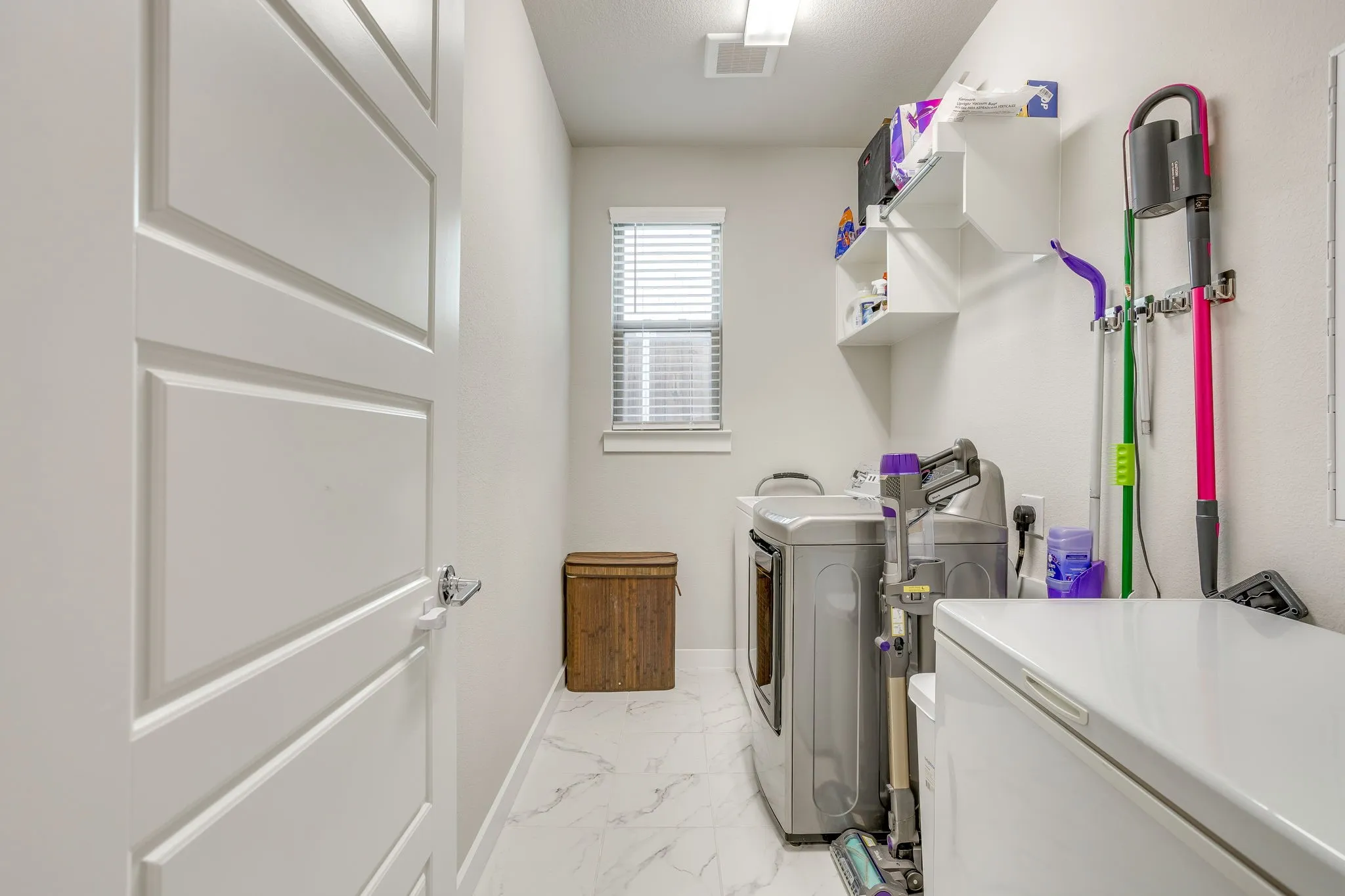 Single Family Residence For Sale in Tarrant County , 5577 Summit Creek Road, Fort Worth, Texas 76126, 5 Bedroom, 4 Bathroom, 2 Garage spaces, 3,676 Sqft, built in 2022, mls#21382105, Real Estate Agent in Fort Worth, Homes For Sale in Tarrant county, Homes For Sale in Fort Worth, Realtor in Fort Worth Texas, Real Estate Brokerage Independent Realty Texas, Luminita Cordes Realtor