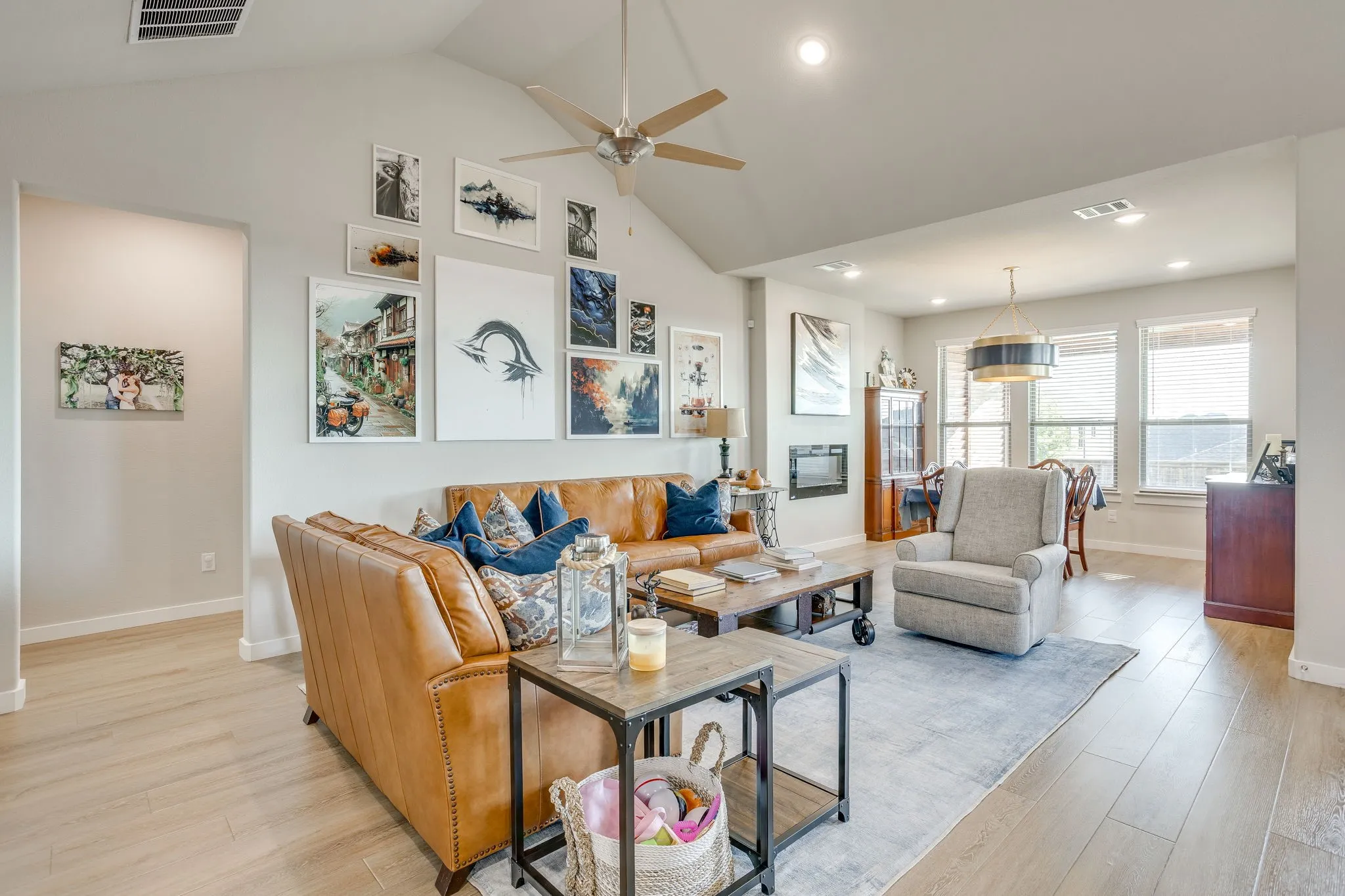 Single Family Residence For Sale in Tarrant County , 5577 Summit Creek Road, Fort Worth, Texas 76126, 5 Bedroom, 4 Bathroom, 2 Garage spaces, 3,676 Sqft, built in 2022, mls#21382105, Real Estate Agent in Fort Worth, Homes For Sale in Tarrant county, Homes For Sale in Fort Worth, Realtor in Fort Worth Texas, Real Estate Brokerage Independent Realty Texas, Luminita Cordes Realtor