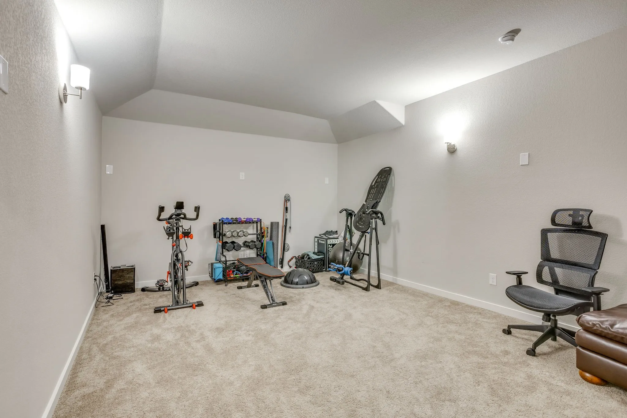 Single Family Residence For Sale in Tarrant County , 5577 Summit Creek Road, Fort Worth, Texas 76126, 5 Bedroom, 4 Bathroom, 2 Garage spaces, 3,676 Sqft, built in 2022, mls#21382105, Real Estate Agent in Fort Worth, Homes For Sale in Tarrant county, Homes For Sale in Fort Worth, Realtor in Fort Worth Texas, Real Estate Brokerage Independent Realty Texas, Luminita Cordes Realtor