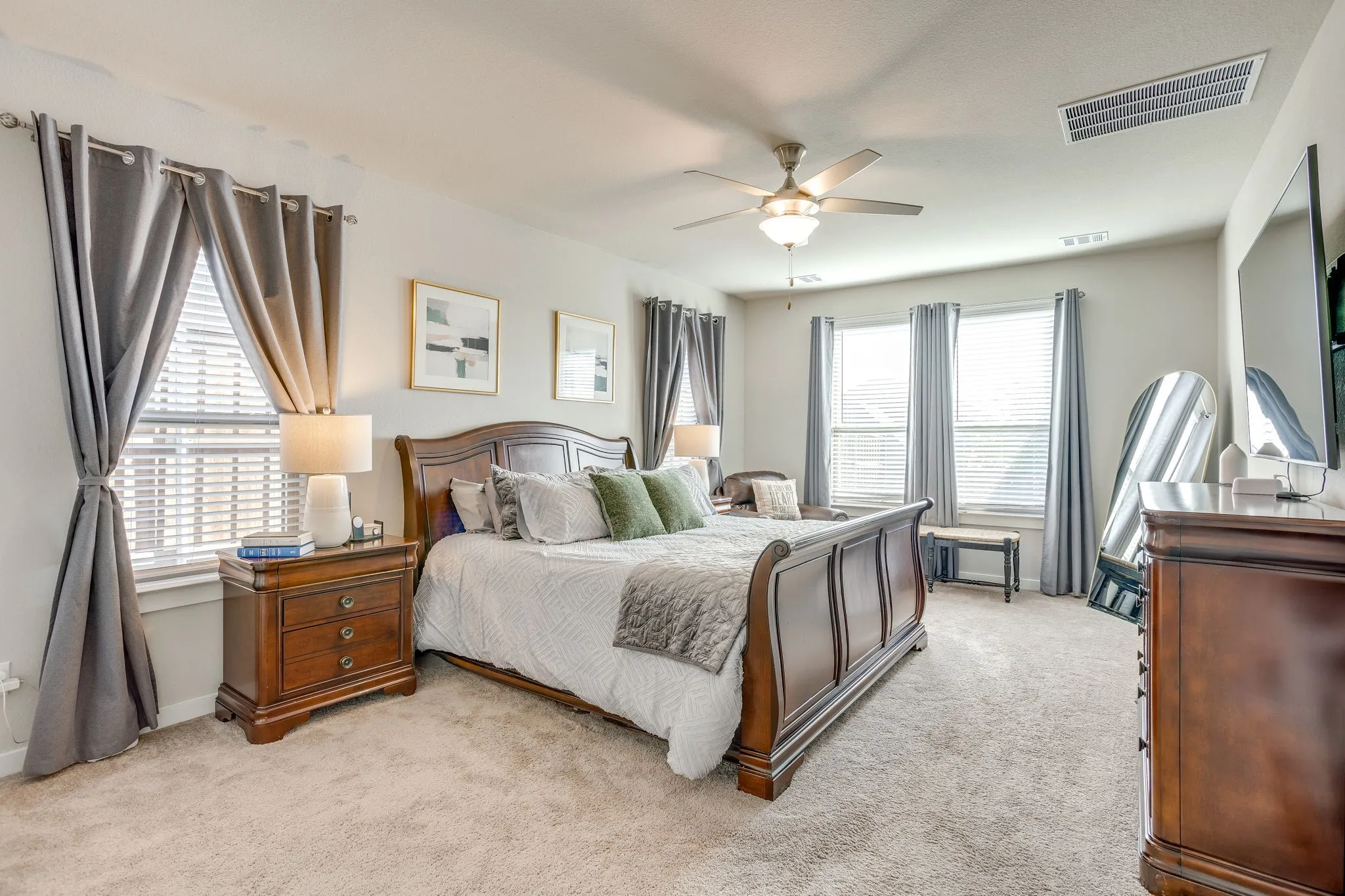 Single Family Residence For Sale in Tarrant County , 5577 Summit Creek Road, Fort Worth, Texas 76126, 5 Bedroom, 4 Bathroom, 2 Garage spaces, 3,676 Sqft, built in 2022, mls#21382105, Real Estate Agent in Fort Worth, Homes For Sale in Tarrant county, Homes For Sale in Fort Worth, Realtor in Fort Worth Texas, Real Estate Brokerage Independent Realty Texas, Luminita Cordes Realtor