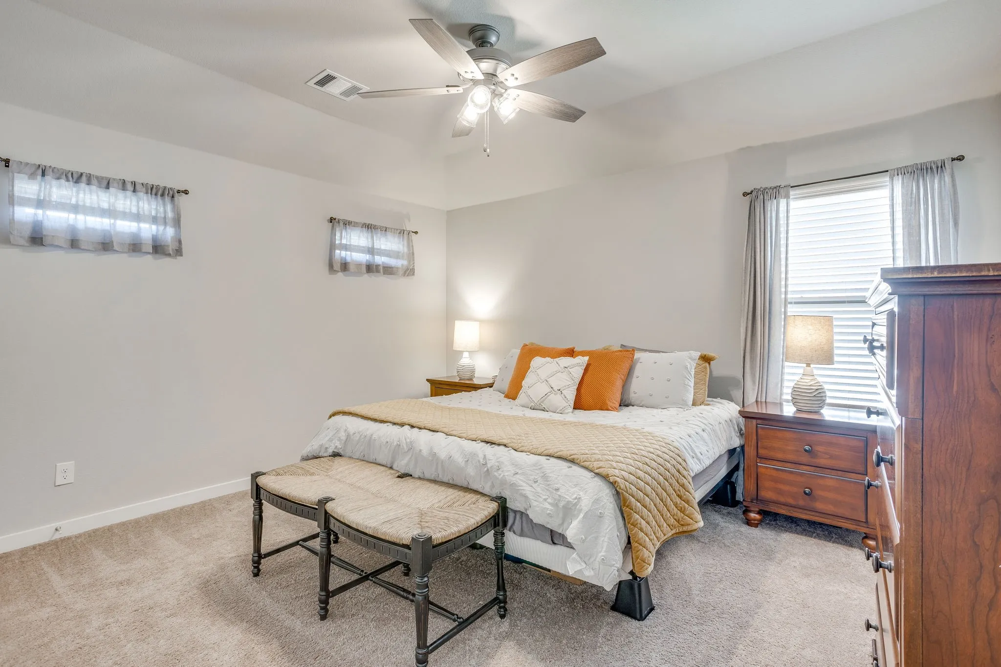 Single Family Residence For Sale in Tarrant County , 5577 Summit Creek Road, Fort Worth, Texas 76126, 5 Bedroom, 4 Bathroom, 2 Garage spaces, 3,676 Sqft, built in 2022, mls#21382105, Real Estate Agent in Fort Worth, Homes For Sale in Tarrant county, Homes For Sale in Fort Worth, Realtor in Fort Worth Texas, Real Estate Brokerage Independent Realty Texas, Luminita Cordes Realtor