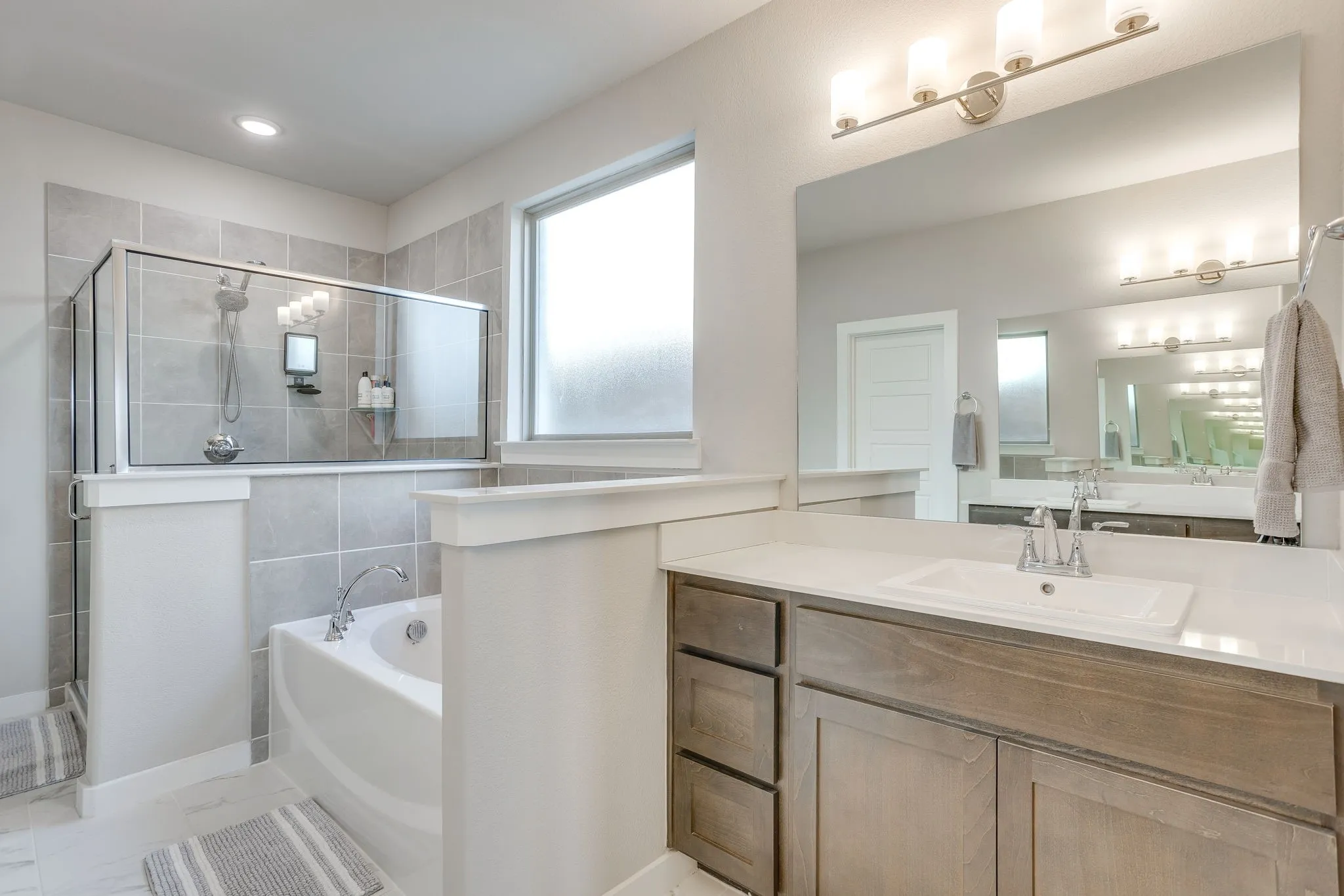Single Family Residence For Sale in Tarrant County , 5577 Summit Creek Road, Fort Worth, Texas 76126, 5 Bedroom, 4 Bathroom, 2 Garage spaces, 3,676 Sqft, built in 2022, mls#21382105, Real Estate Agent in Fort Worth, Homes For Sale in Tarrant county, Homes For Sale in Fort Worth, Realtor in Fort Worth Texas, Real Estate Brokerage Independent Realty Texas, Luminita Cordes Realtor