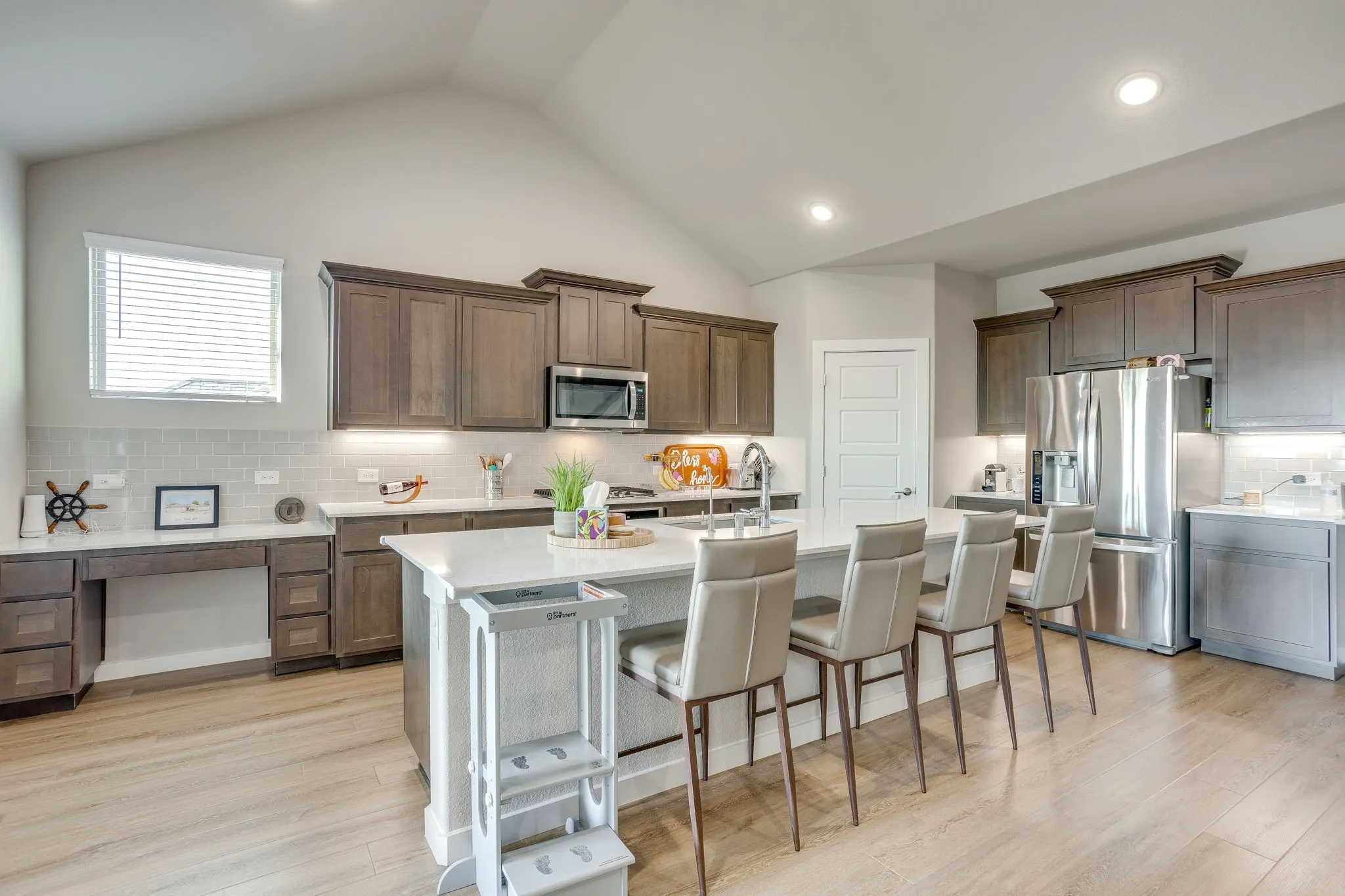 Single Family Residence For Sale in Tarrant County , 5577 Summit Creek Road, Fort Worth, Texas 76126, 5 Bedroom, 4 Bathroom, 2 Garage spaces, 3,676 Sqft, built in 2022, mls#21382105, Real Estate Agent in Fort Worth, Homes For Sale in Tarrant county, Homes For Sale in Fort Worth, Realtor in Fort Worth Texas, Real Estate Brokerage Independent Realty Texas, Luminita Cordes Realtor