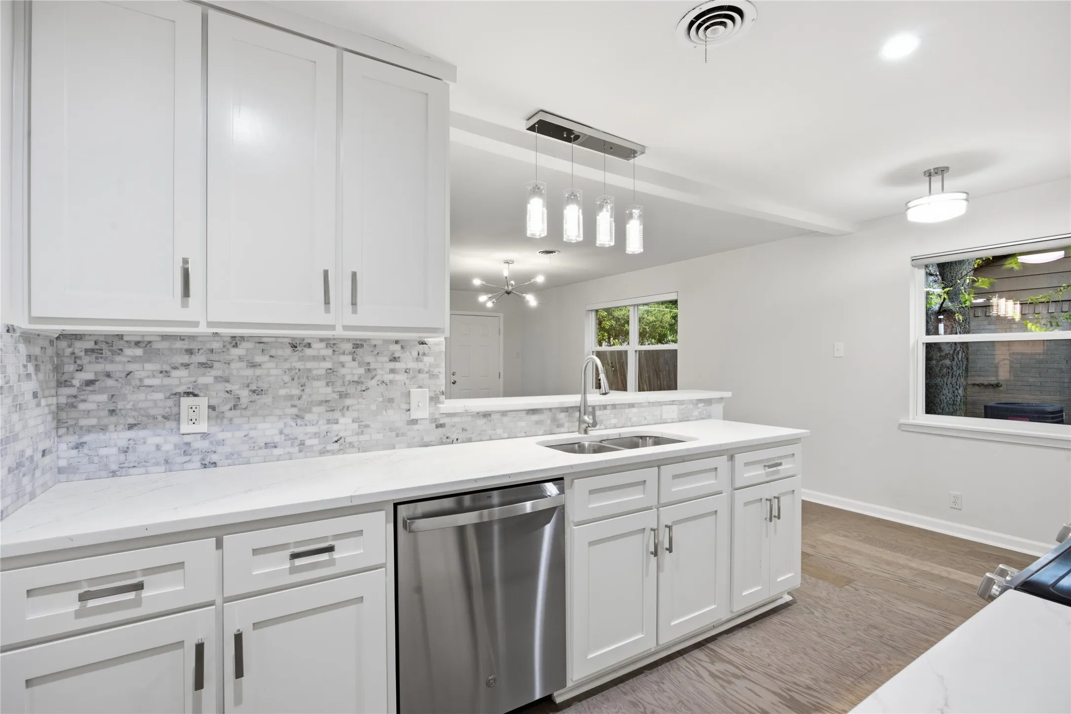 Single Family Residence For Sale in Dallas County , 515 Lowell Lane, Richardson, Texas 75080, 3 Bedroom, 2 Bathroom, 2 Garage spaces, 1,422 Sqft, built in 1959, mls#21382110, Real Estate Agent in Richardson, Homes For Sale in Dallas county, Homes For Sale in Richardson, Realtor in Richardson Texas, Real Estate Brokerage Independent Realty Texas, Luminita Cordes Realtor