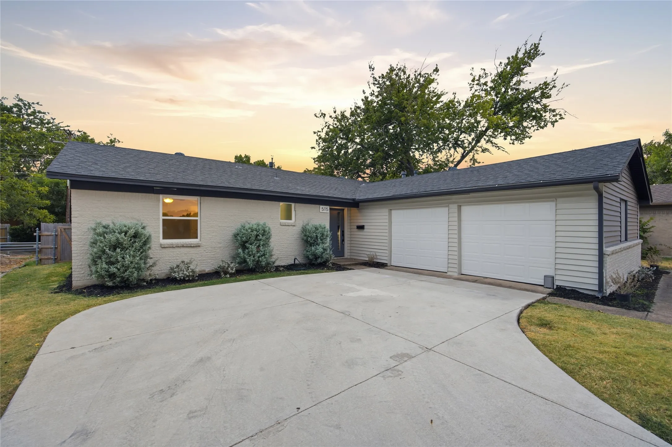 Single Family Residence For Sale in Dallas County , 515 Lowell Lane, Richardson, Texas 75080, 3 Bedroom, 2 Bathroom, 2 Garage spaces, 1,422 Sqft, built in 1959, mls#21382110, Real Estate Agent in Richardson, Homes For Sale in Dallas county, Homes For Sale in Richardson, Realtor in Richardson Texas, Real Estate Brokerage Independent Realty Texas, Luminita Cordes Realtor