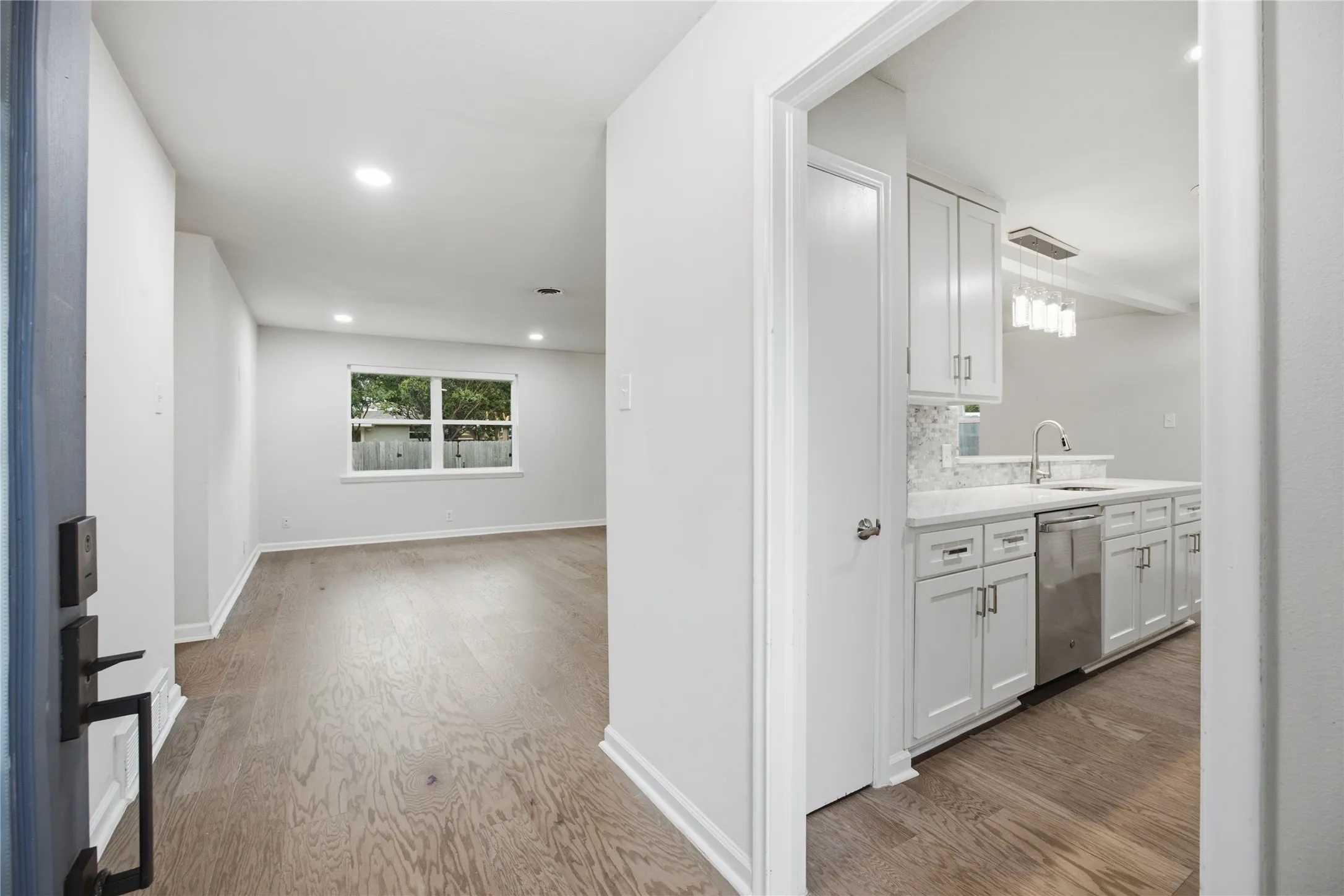 Single Family Residence For Sale in Dallas County , 515 Lowell Lane, Richardson, Texas 75080, 3 Bedroom, 2 Bathroom, 2 Garage spaces, 1,422 Sqft, built in 1959, mls#21382110, Real Estate Agent in Richardson, Homes For Sale in Dallas county, Homes For Sale in Richardson, Realtor in Richardson Texas, Real Estate Brokerage Independent Realty Texas, Luminita Cordes Realtor
