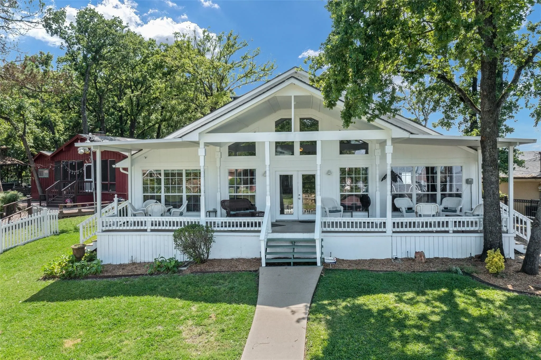Single Family Residence For Sale in Henderson County , 102 Shore Line Drive, Tool, Texas 75143, 3 Bedroom, 2 Bathroom, 2 Garage spaces, 1,471 Sqft, built in 2005, mls#21379774, Real Estate Agent in Tool, Homes For Sale in Henderson county, Homes For Sale in Tool, Realtor in Tool Texas, Real Estate Brokerage Independent Realty Texas, Luminita Cordes Realtor