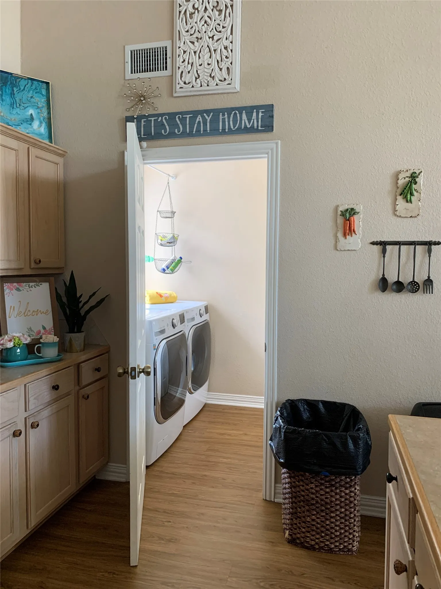 Single Family Residence For Sale in Henderson County , 102 Shore Line Drive, Tool, Texas 75143, 3 Bedroom, 2 Bathroom, 2 Garage spaces, 1,471 Sqft, built in 2005, mls#21379774, Real Estate Agent in Tool, Homes For Sale in Henderson county, Homes For Sale in Tool, Realtor in Tool Texas, Real Estate Brokerage Independent Realty Texas, Luminita Cordes Realtor