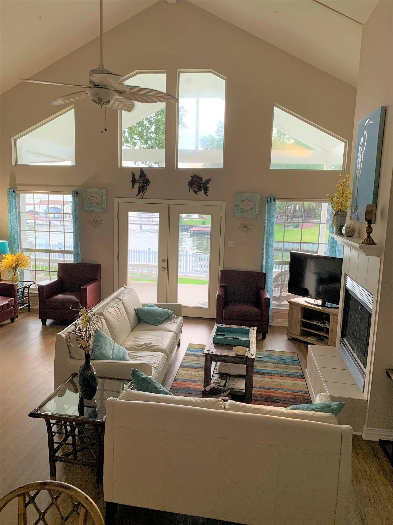 Single Family Residence For Sale in Henderson County , 102 Shore Line Drive, Tool, Texas 75143, 3 Bedroom, 2 Bathroom, 2 Garage spaces, 1,471 Sqft, built in 2005, mls#21379774, Real Estate Agent in Tool, Homes For Sale in Henderson county, Homes For Sale in Tool, Realtor in Tool Texas, Real Estate Brokerage Independent Realty Texas, Luminita Cordes Realtor