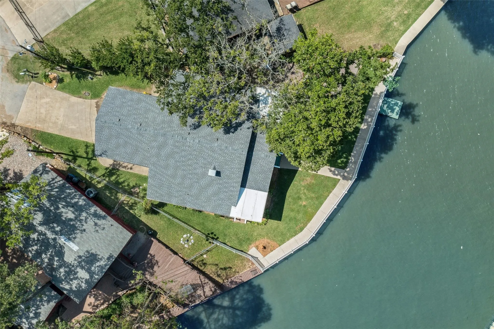 Single Family Residence For Sale in Henderson County , 102 Shore Line Drive, Tool, Texas 75143, 3 Bedroom, 2 Bathroom, 2 Garage spaces, 1,471 Sqft, built in 2005, mls#21379774, Real Estate Agent in Tool, Homes For Sale in Henderson county, Homes For Sale in Tool, Realtor in Tool Texas, Real Estate Brokerage Independent Realty Texas, Luminita Cordes Realtor