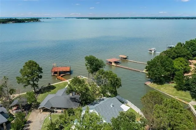 Single Family Residence For Sale in Henderson County , 102 Shore Line Drive, Tool, Texas 75143, 3 Bedroom, 2 Bathroom, 2 Garage spaces, 1,471 Sqft, built in 2005, mls#21379774, Real Estate Agent in Tool, Homes For Sale in Henderson county, Homes For Sale in Tool, Realtor in Tool Texas, Real Estate Brokerage Independent Realty Texas, Luminita Cordes Realtor