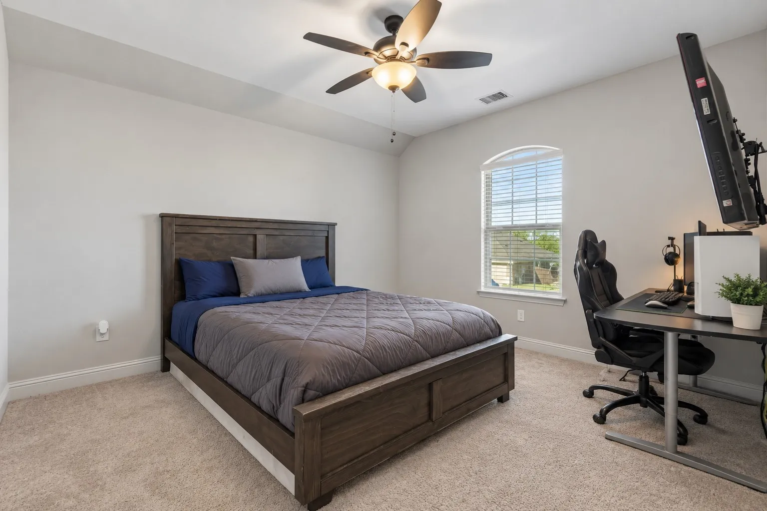 Single Family Residence For Sale in Hunt County , 700 Newberry Lane, Royse City, Texas 75189, 5 Bedroom, 3 Bathroom, 2 Garage spaces, 2,976 Sqft, built in 2021, mls#21378924, Real Estate Agent in Royse City, Homes For Sale in Hunt county, Homes For Sale in Royse City, Realtor in Royse City Texas, Real Estate Brokerage Independent Realty Texas, Luminita Cordes Realtor