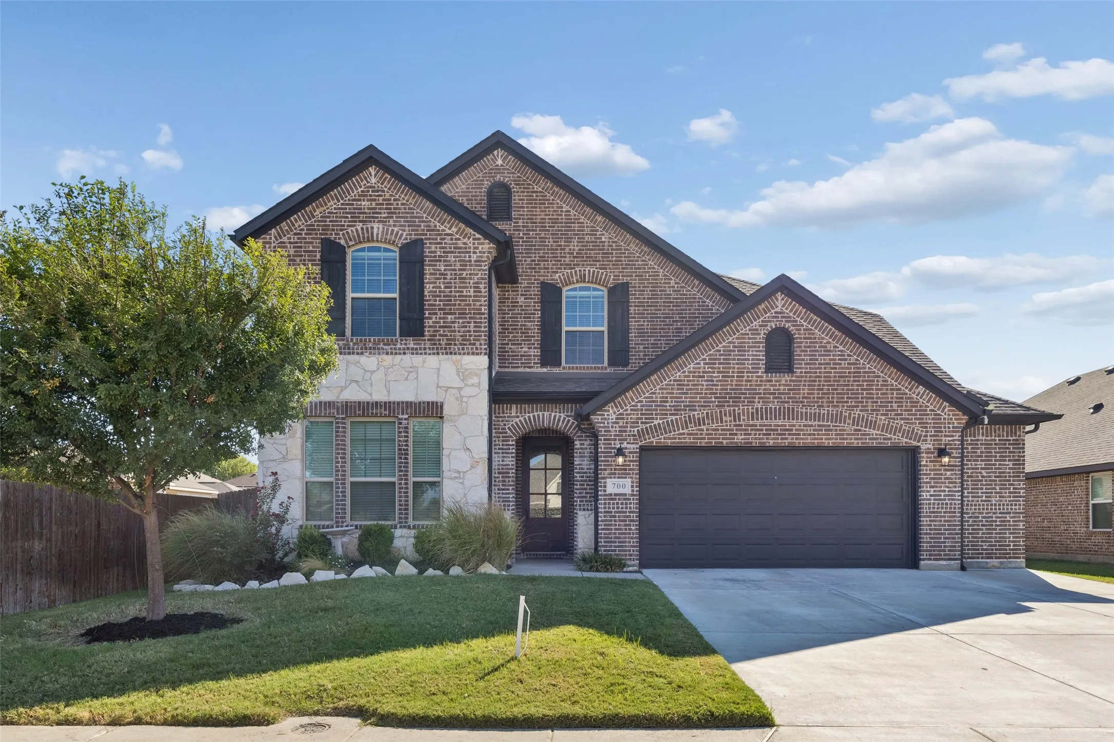 Single Family Residence For Sale in Hunt County , 700 Newberry Lane, Royse City, Texas 75189, 5 Bedroom, 3 Bathroom, 2 Garage spaces, 2,976 Sqft, built in 2021, mls#21378924, Real Estate Agent in Royse City, Homes For Sale in Hunt county, Homes For Sale in Royse City, Realtor in Royse City Texas, Real Estate Brokerage Independent Realty Texas, Luminita Cordes Realtor