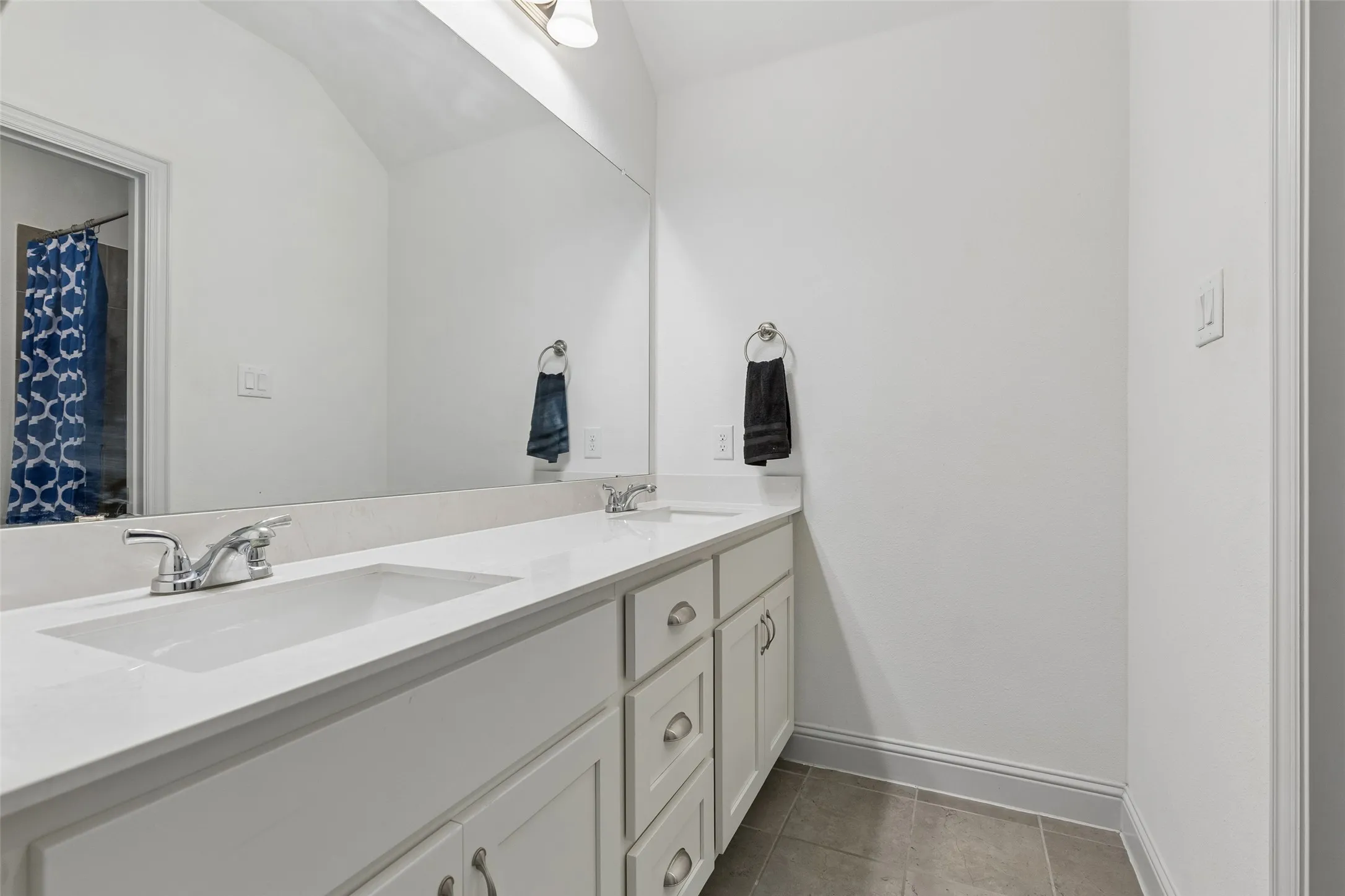 Single Family Residence For Sale in Hunt County , 700 Newberry Lane, Royse City, Texas 75189, 5 Bedroom, 3 Bathroom, 2 Garage spaces, 2,976 Sqft, built in 2021, mls#21378924, Real Estate Agent in Royse City, Homes For Sale in Hunt county, Homes For Sale in Royse City, Realtor in Royse City Texas, Real Estate Brokerage Independent Realty Texas, Luminita Cordes Realtor