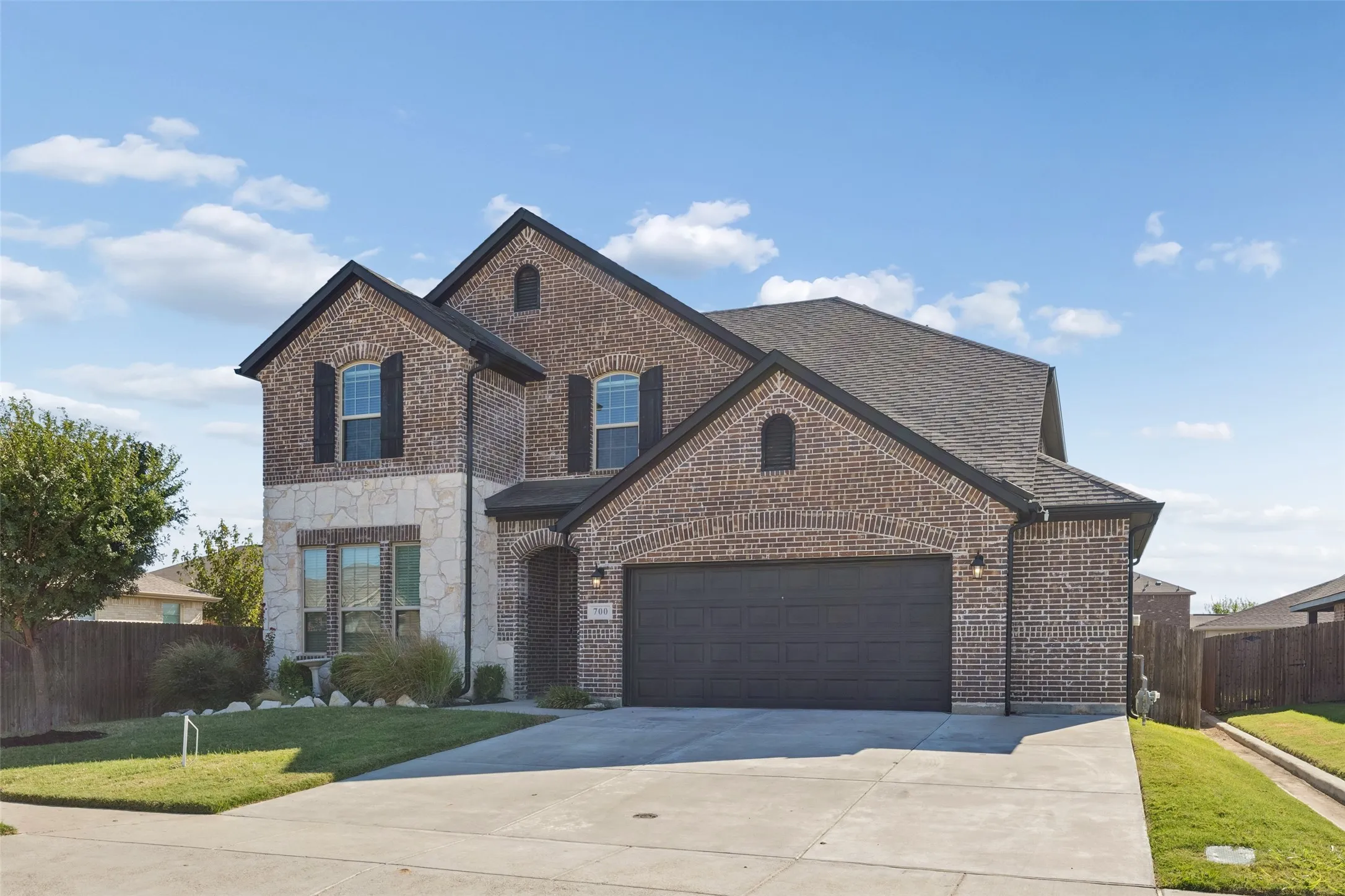 Single Family Residence For Sale in Hunt County , 700 Newberry Lane, Royse City, Texas 75189, 5 Bedroom, 3 Bathroom, 2 Garage spaces, 2,976 Sqft, built in 2021, mls#21378924, Real Estate Agent in Royse City, Homes For Sale in Hunt county, Homes For Sale in Royse City, Realtor in Royse City Texas, Real Estate Brokerage Independent Realty Texas, Luminita Cordes Realtor