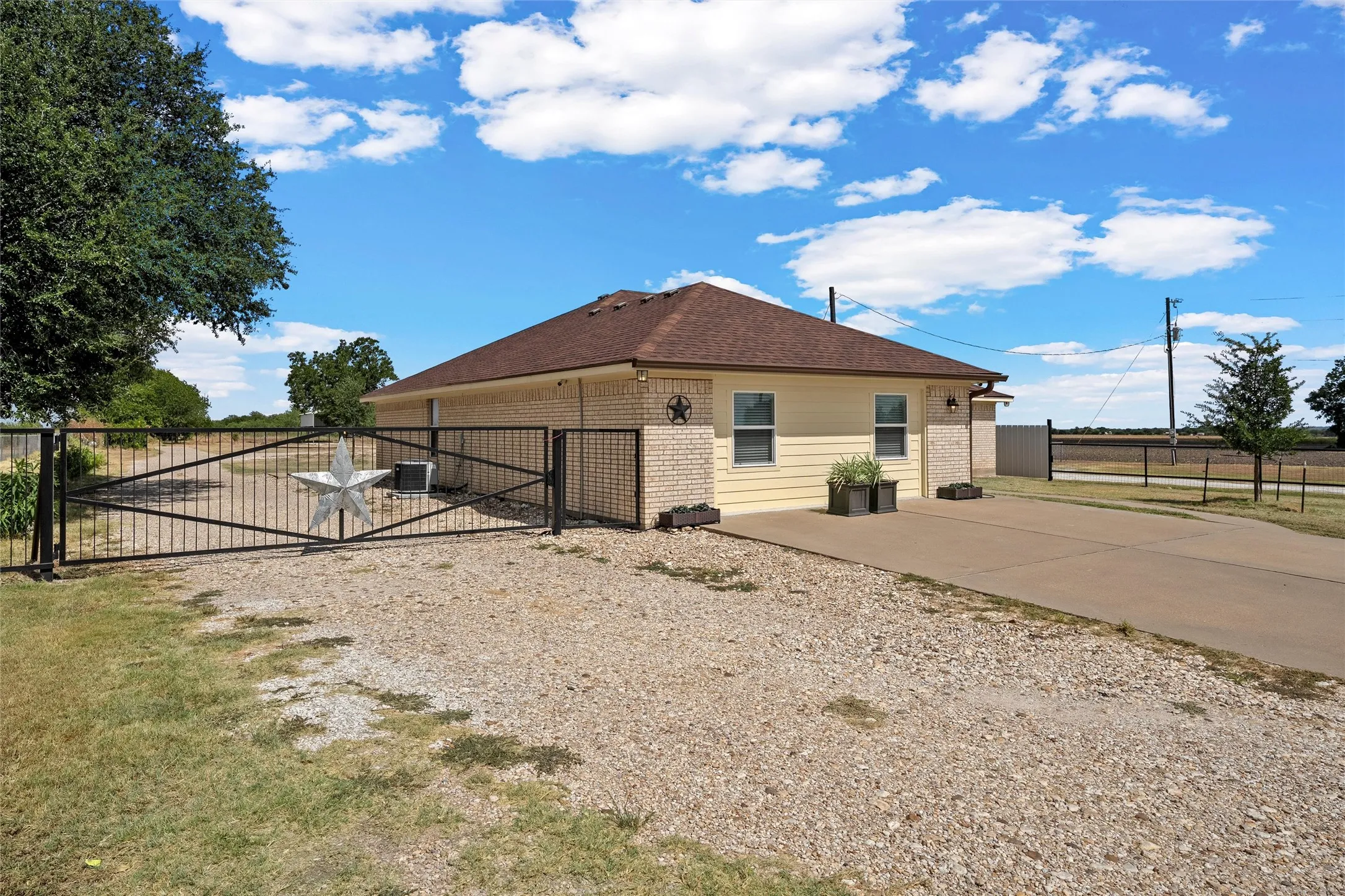 Single Family Residence For Sale in Mc Lennan County , 1478 Galaxy Road, Woodway, Texas 76712, 3 Bedroom, 2 Bathroom, Garage spaces, 1,510 Sqft, built in 2004, mls#21381971, Real Estate Agent in Woodway, Homes For Sale in Mc Lennan county, Homes For Sale in Woodway, Realtor in Woodway Texas, Real Estate Brokerage Independent Realty Texas, Luminita Cordes Realtor
