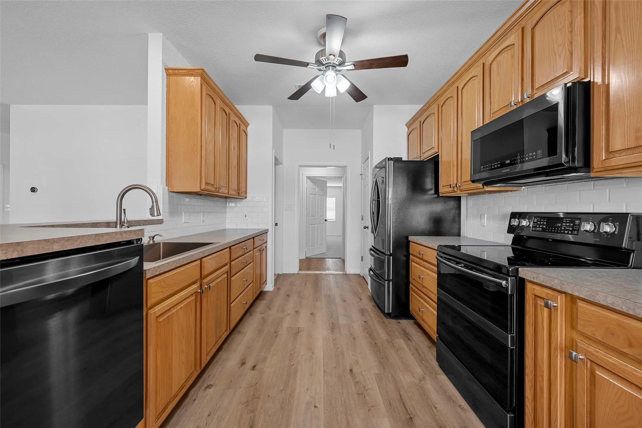 Single Family Residence For Sale in Mc Lennan County , 1478 Galaxy Road, Woodway, Texas 76712, 3 Bedroom, 2 Bathroom, Garage spaces, 1,510 Sqft, built in 2004, mls#21381971, Real Estate Agent in Woodway, Homes For Sale in Mc Lennan county, Homes For Sale in Woodway, Realtor in Woodway Texas, Real Estate Brokerage Independent Realty Texas, Luminita Cordes Realtor
