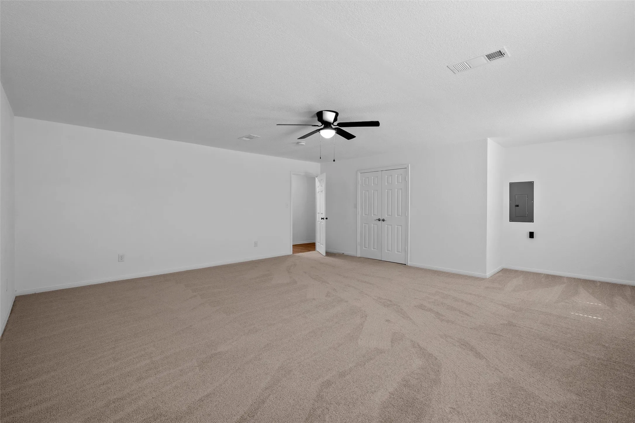 Single Family Residence For Sale in Mc Lennan County , 1478 Galaxy Road, Woodway, Texas 76712, 3 Bedroom, 2 Bathroom, Garage spaces, 1,510 Sqft, built in 2004, mls#21381971, Real Estate Agent in Woodway, Homes For Sale in Mc Lennan county, Homes For Sale in Woodway, Realtor in Woodway Texas, Real Estate Brokerage Independent Realty Texas, Luminita Cordes Realtor
