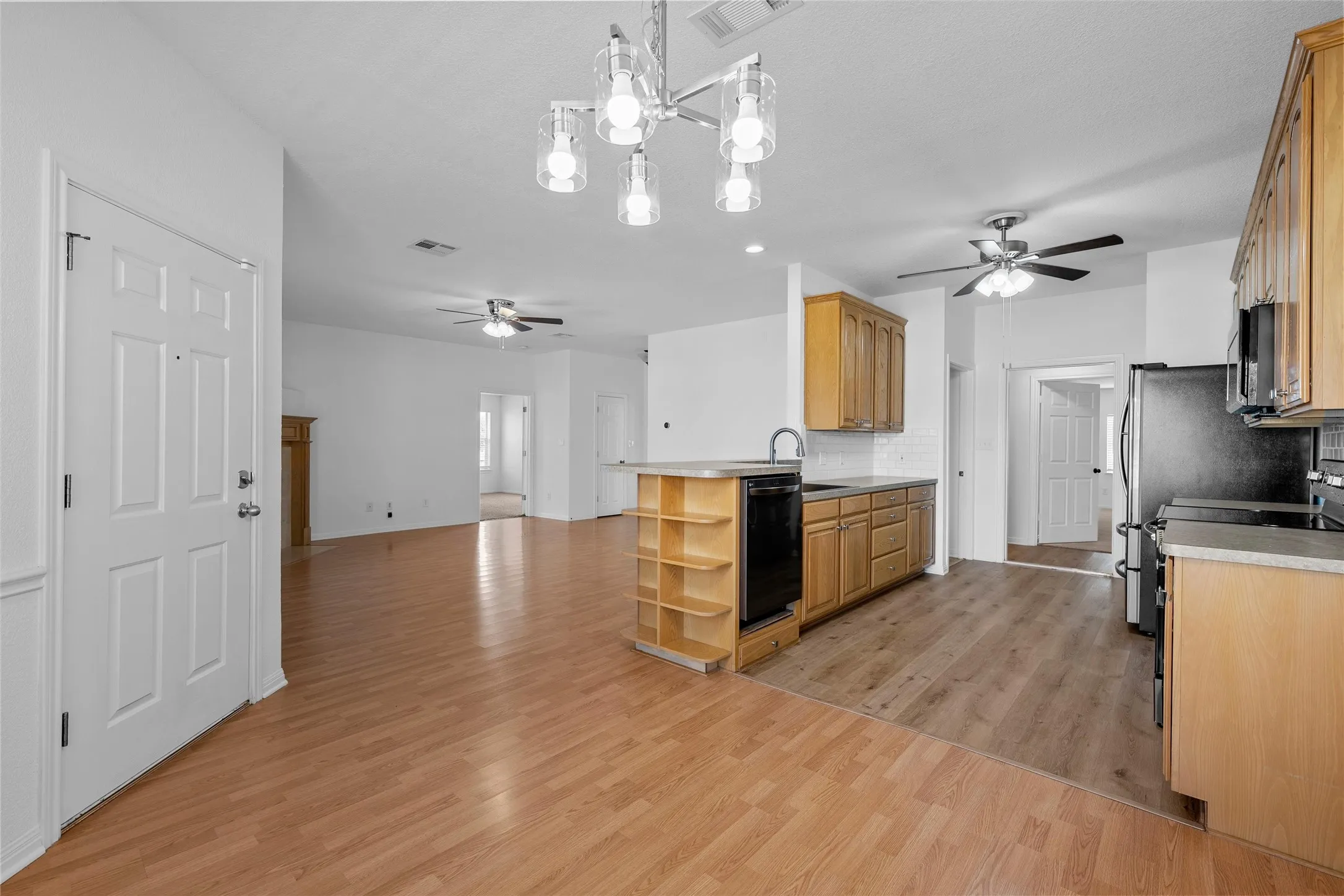 Single Family Residence For Sale in Mc Lennan County , 1478 Galaxy Road, Woodway, Texas 76712, 3 Bedroom, 2 Bathroom, Garage spaces, 1,510 Sqft, built in 2004, mls#21381971, Real Estate Agent in Woodway, Homes For Sale in Mc Lennan county, Homes For Sale in Woodway, Realtor in Woodway Texas, Real Estate Brokerage Independent Realty Texas, Luminita Cordes Realtor