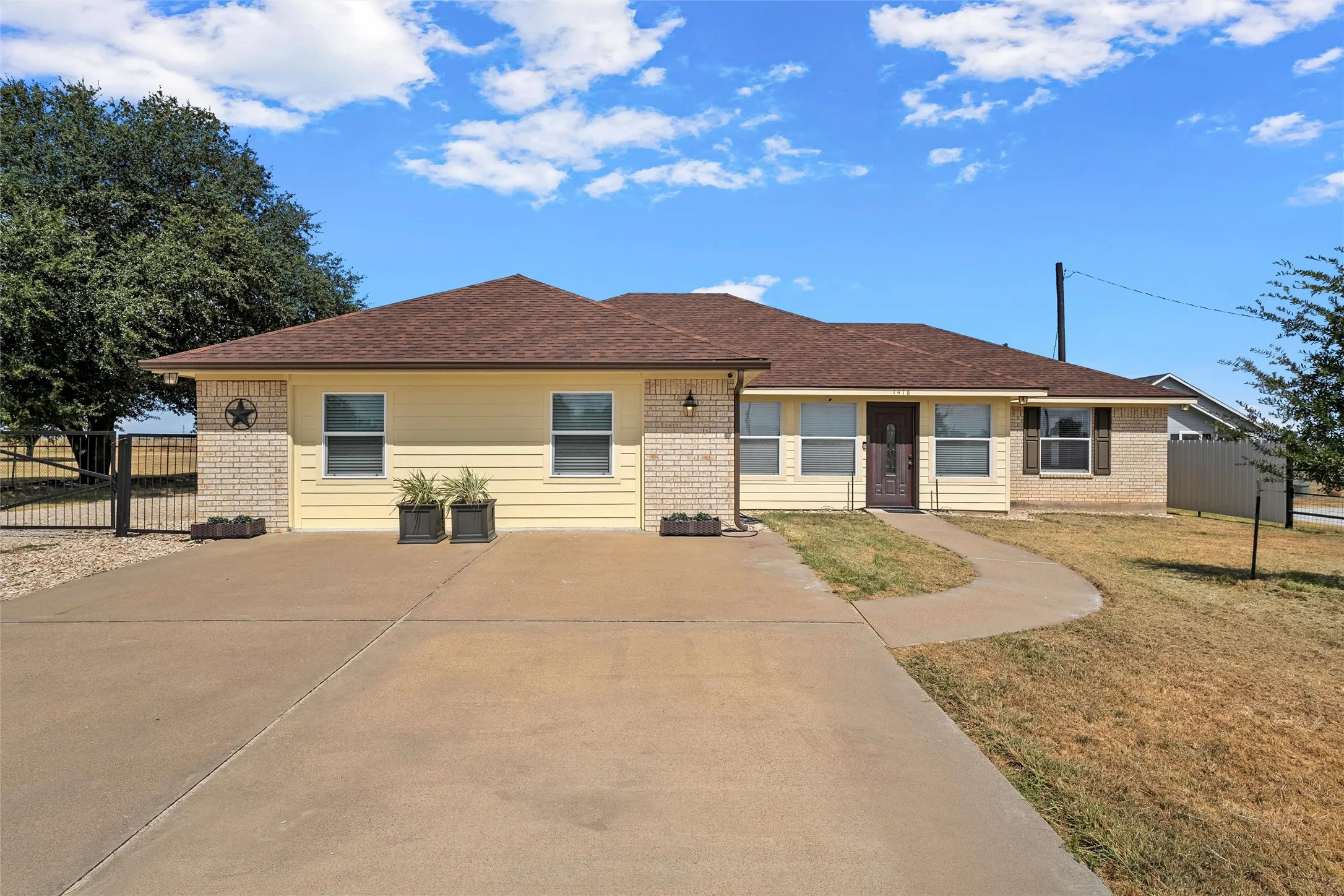 Single Family Residence For Sale in Mc Lennan County , 1478 Galaxy Road, Woodway, Texas 76712, 3 Bedroom, 2 Bathroom, Garage spaces, 1,510 Sqft, built in 2004, mls#21381971, Real Estate Agent in Woodway, Homes For Sale in Mc Lennan county, Homes For Sale in Woodway, Realtor in Woodway Texas, Real Estate Brokerage Independent Realty Texas, Luminita Cordes Realtor