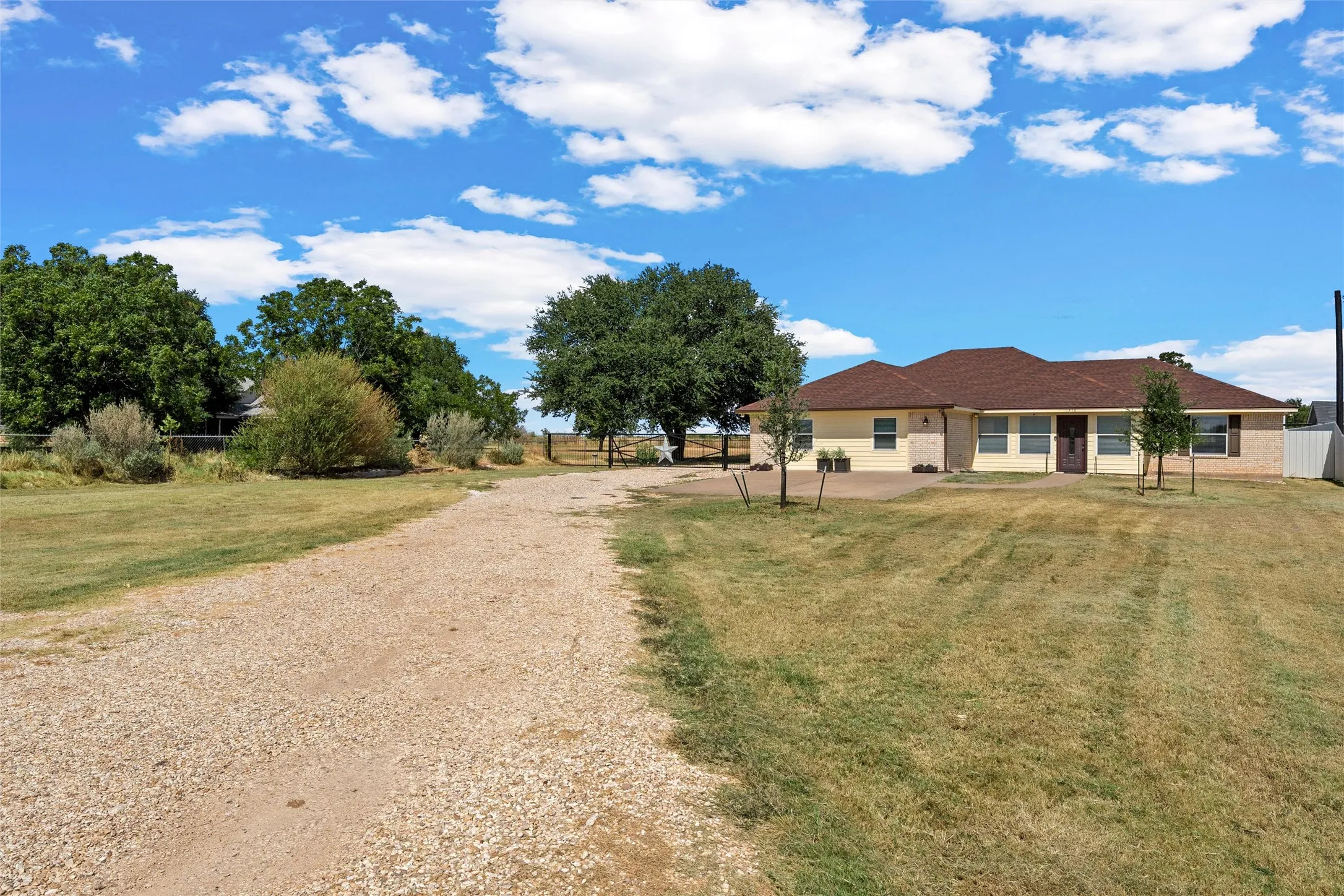Single Family Residence For Sale in Mc Lennan County , 1478 Galaxy Road, Woodway, Texas 76712, 3 Bedroom, 2 Bathroom, Garage spaces, 1,510 Sqft, built in 2004, mls#21381971, Real Estate Agent in Woodway, Homes For Sale in Mc Lennan county, Homes For Sale in Woodway, Realtor in Woodway Texas, Real Estate Brokerage Independent Realty Texas, Luminita Cordes Realtor