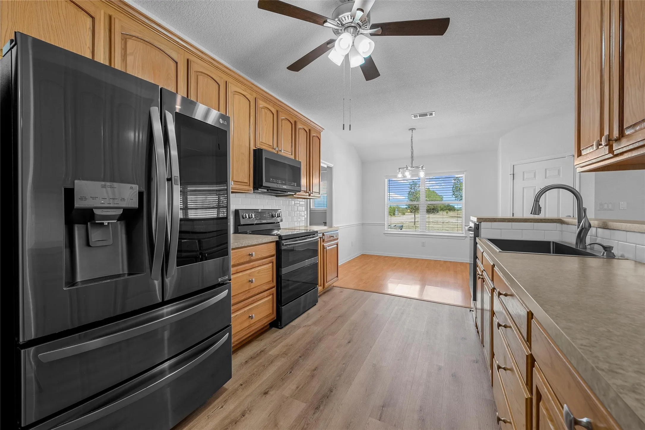 Single Family Residence For Sale in Mc Lennan County , 1478 Galaxy Road, Woodway, Texas 76712, 3 Bedroom, 2 Bathroom, Garage spaces, 1,510 Sqft, built in 2004, mls#21381971, Real Estate Agent in Woodway, Homes For Sale in Mc Lennan county, Homes For Sale in Woodway, Realtor in Woodway Texas, Real Estate Brokerage Independent Realty Texas, Luminita Cordes Realtor