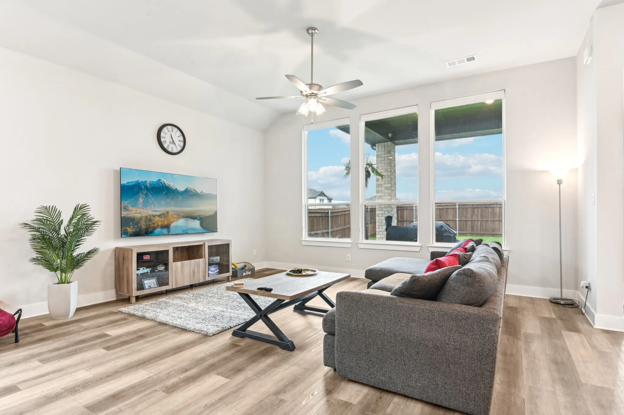 Single Family Residence For Sale in Rockwall County , 8005 Grotto Drive, Royse City, Texas 75189, 3 Bedroom, 2 Bathroom, 2 Garage spaces, 1,843 Sqft, built in 2023, mls#21381743, Real Estate Agent in Royse City, Homes For Sale in Rockwall county, Homes For Sale in Royse City, Realtor in Royse City Texas, Real Estate Brokerage Independent Realty Texas, Luminita Cordes Realtor