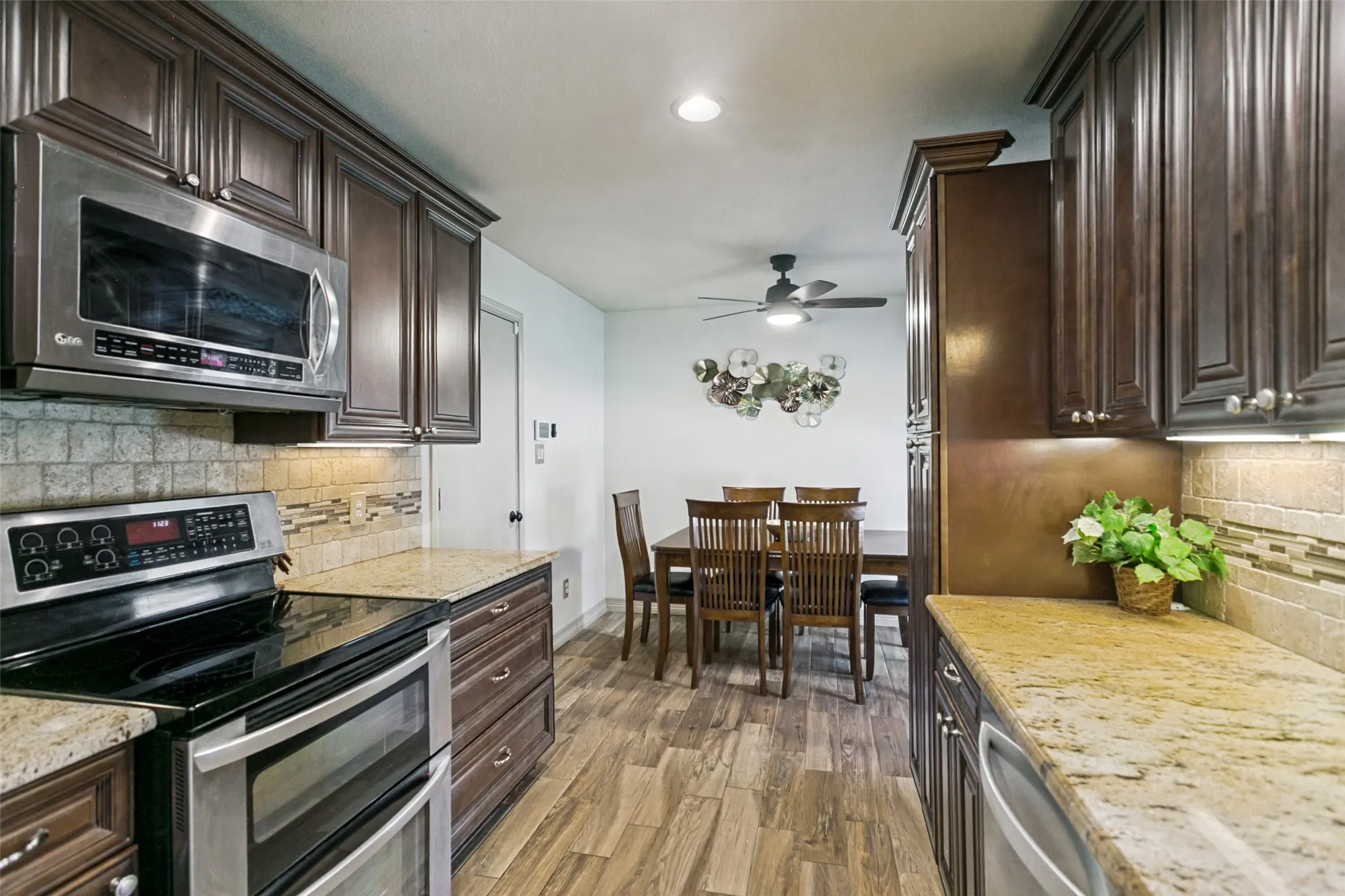 Single Family Residence For Sale in Denton County , 2213 Bresee Drive, Carrollton, Texas 75010, 4 Bedroom, 3 Bathroom, 2 Garage spaces, 2,026 Sqft, built in 1997, mls#21378623, Real Estate Agent in Carrollton, Homes For Sale in Denton county, Homes For Sale in Carrollton, Realtor in Carrollton Texas, Real Estate Brokerage Independent Realty Texas, Luminita Cordes Realtor