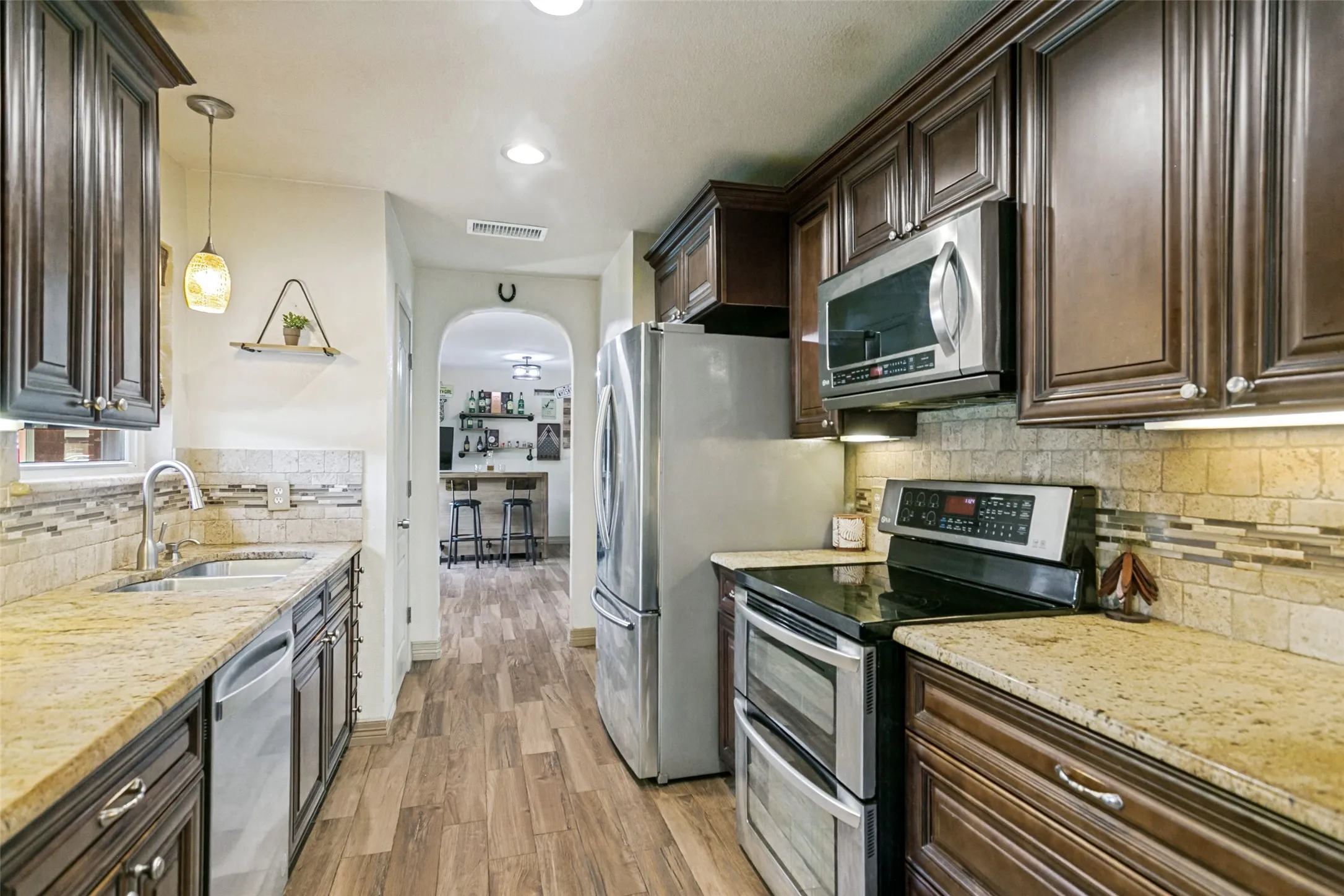 Single Family Residence For Sale in Denton County , 2213 Bresee Drive, Carrollton, Texas 75010, 4 Bedroom, 3 Bathroom, 2 Garage spaces, 2,026 Sqft, built in 1997, mls#21378623, Real Estate Agent in Carrollton, Homes For Sale in Denton county, Homes For Sale in Carrollton, Realtor in Carrollton Texas, Real Estate Brokerage Independent Realty Texas, Luminita Cordes Realtor
