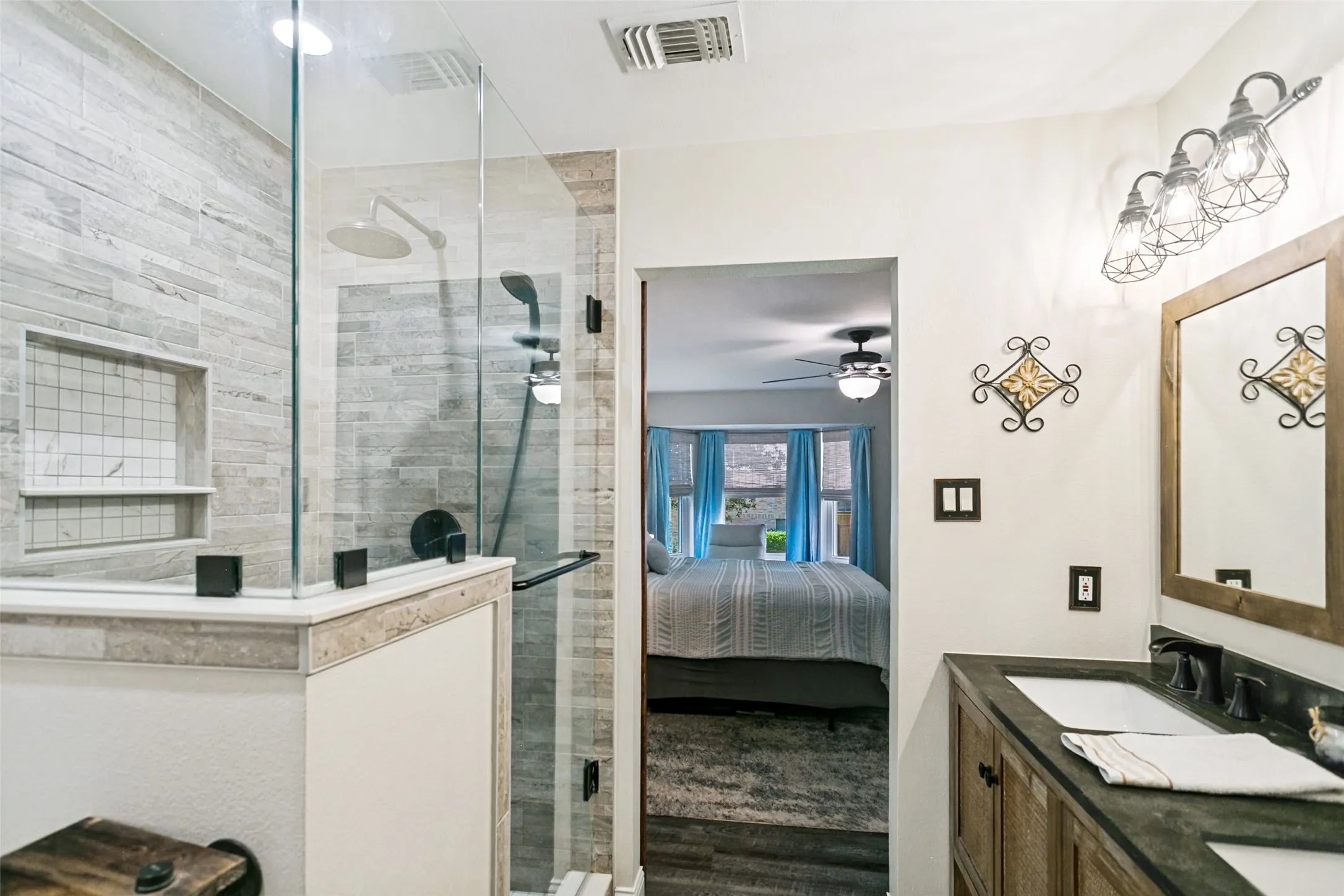 Single Family Residence For Sale in Denton County , 2213 Bresee Drive, Carrollton, Texas 75010, 4 Bedroom, 3 Bathroom, 2 Garage spaces, 2,026 Sqft, built in 1997, mls#21378623, Real Estate Agent in Carrollton, Homes For Sale in Denton county, Homes For Sale in Carrollton, Realtor in Carrollton Texas, Real Estate Brokerage Independent Realty Texas, Luminita Cordes Realtor