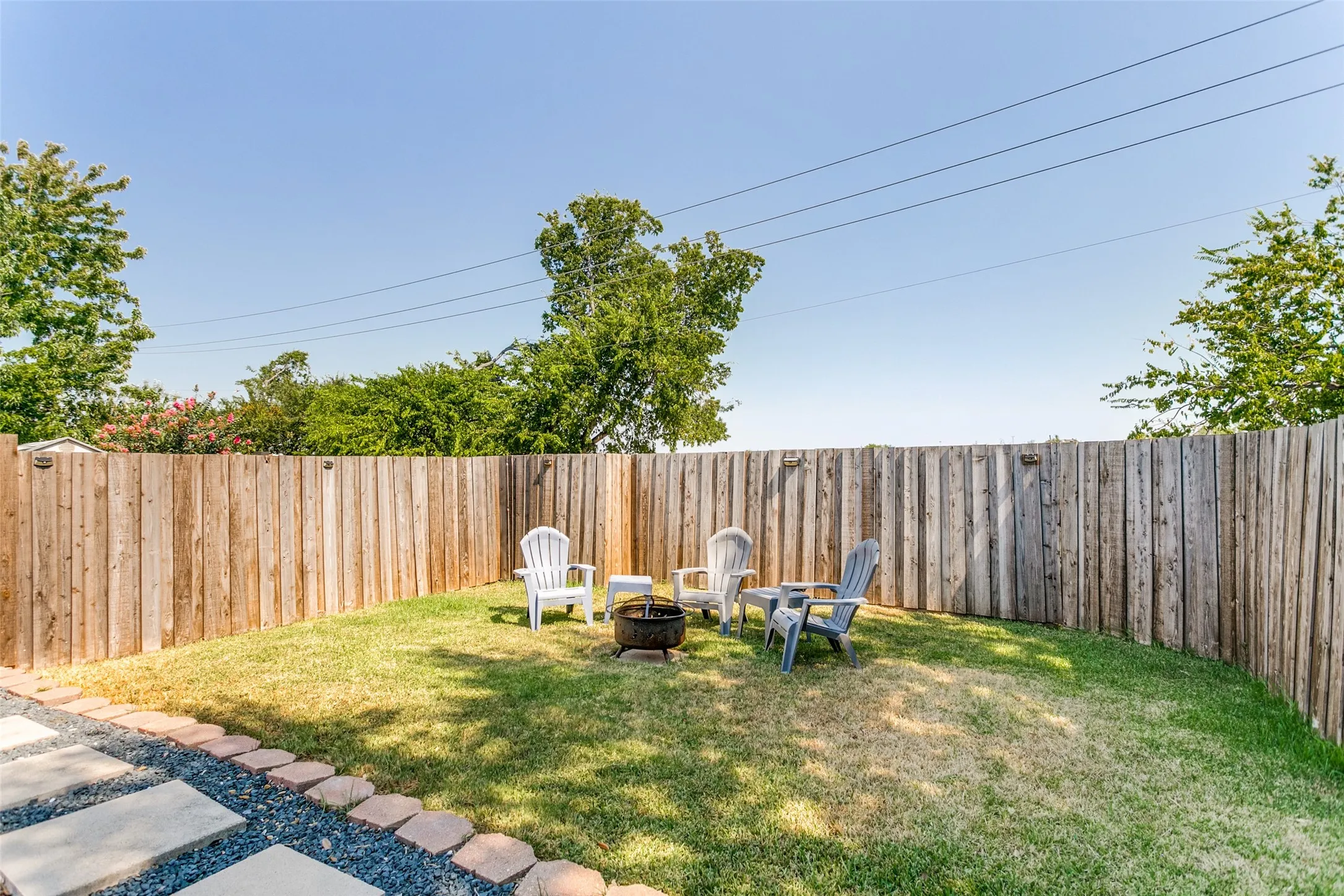 Single Family Residence For Sale in Denton County , 2213 Bresee Drive, Carrollton, Texas 75010, 4 Bedroom, 3 Bathroom, 2 Garage spaces, 2,026 Sqft, built in 1997, mls#21378623, Real Estate Agent in Carrollton, Homes For Sale in Denton county, Homes For Sale in Carrollton, Realtor in Carrollton Texas, Real Estate Brokerage Independent Realty Texas, Luminita Cordes Realtor