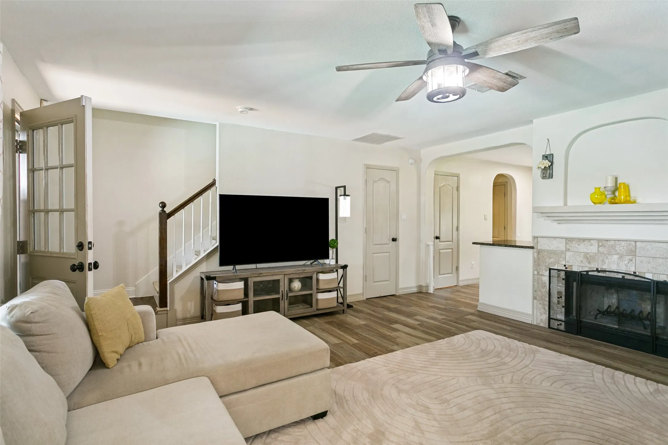 Single Family Residence For Sale in Denton County , 2213 Bresee Drive, Carrollton, Texas 75010, 4 Bedroom, 3 Bathroom, 2 Garage spaces, 2,026 Sqft, built in 1997, mls#21378623, Real Estate Agent in Carrollton, Homes For Sale in Denton county, Homes For Sale in Carrollton, Realtor in Carrollton Texas, Real Estate Brokerage Independent Realty Texas, Luminita Cordes Realtor