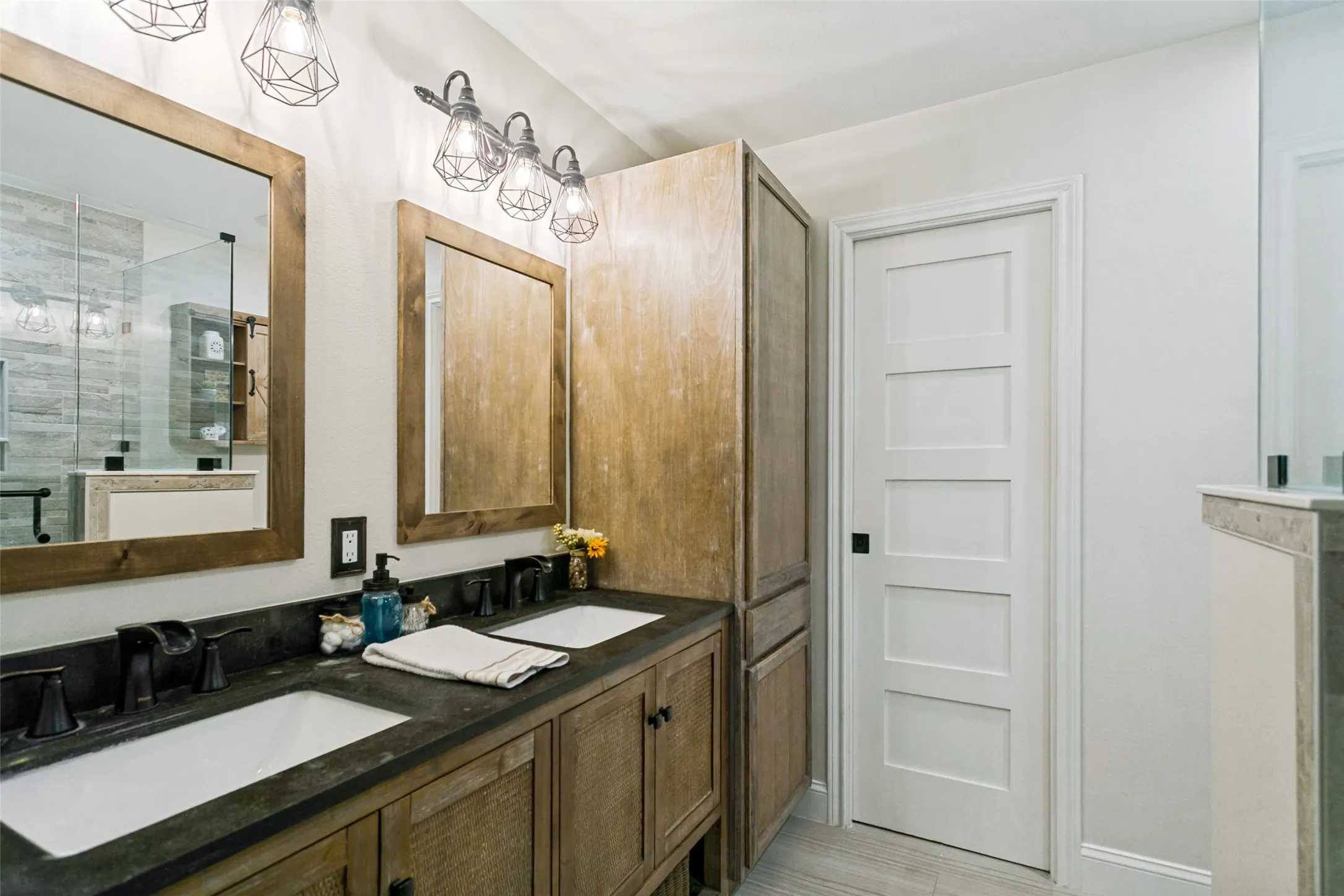 Single Family Residence For Sale in Denton County , 2213 Bresee Drive, Carrollton, Texas 75010, 4 Bedroom, 3 Bathroom, 2 Garage spaces, 2,026 Sqft, built in 1997, mls#21378623, Real Estate Agent in Carrollton, Homes For Sale in Denton county, Homes For Sale in Carrollton, Realtor in Carrollton Texas, Real Estate Brokerage Independent Realty Texas, Luminita Cordes Realtor