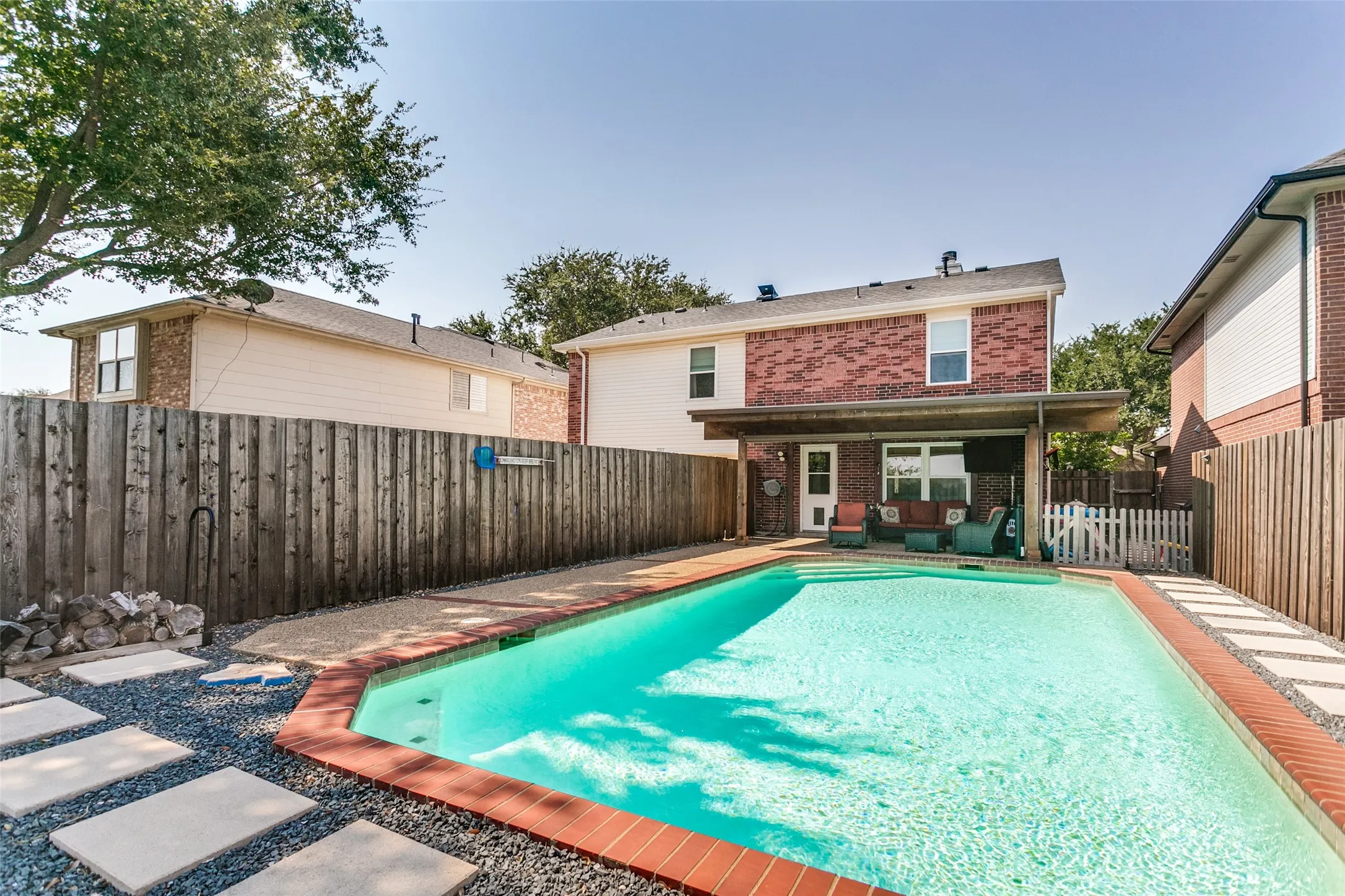 Single Family Residence For Sale in Denton County , 2213 Bresee Drive, Carrollton, Texas 75010, 4 Bedroom, 3 Bathroom, 2 Garage spaces, 2,026 Sqft, built in 1997, mls#21378623, Real Estate Agent in Carrollton, Homes For Sale in Denton county, Homes For Sale in Carrollton, Realtor in Carrollton Texas, Real Estate Brokerage Independent Realty Texas, Luminita Cordes Realtor