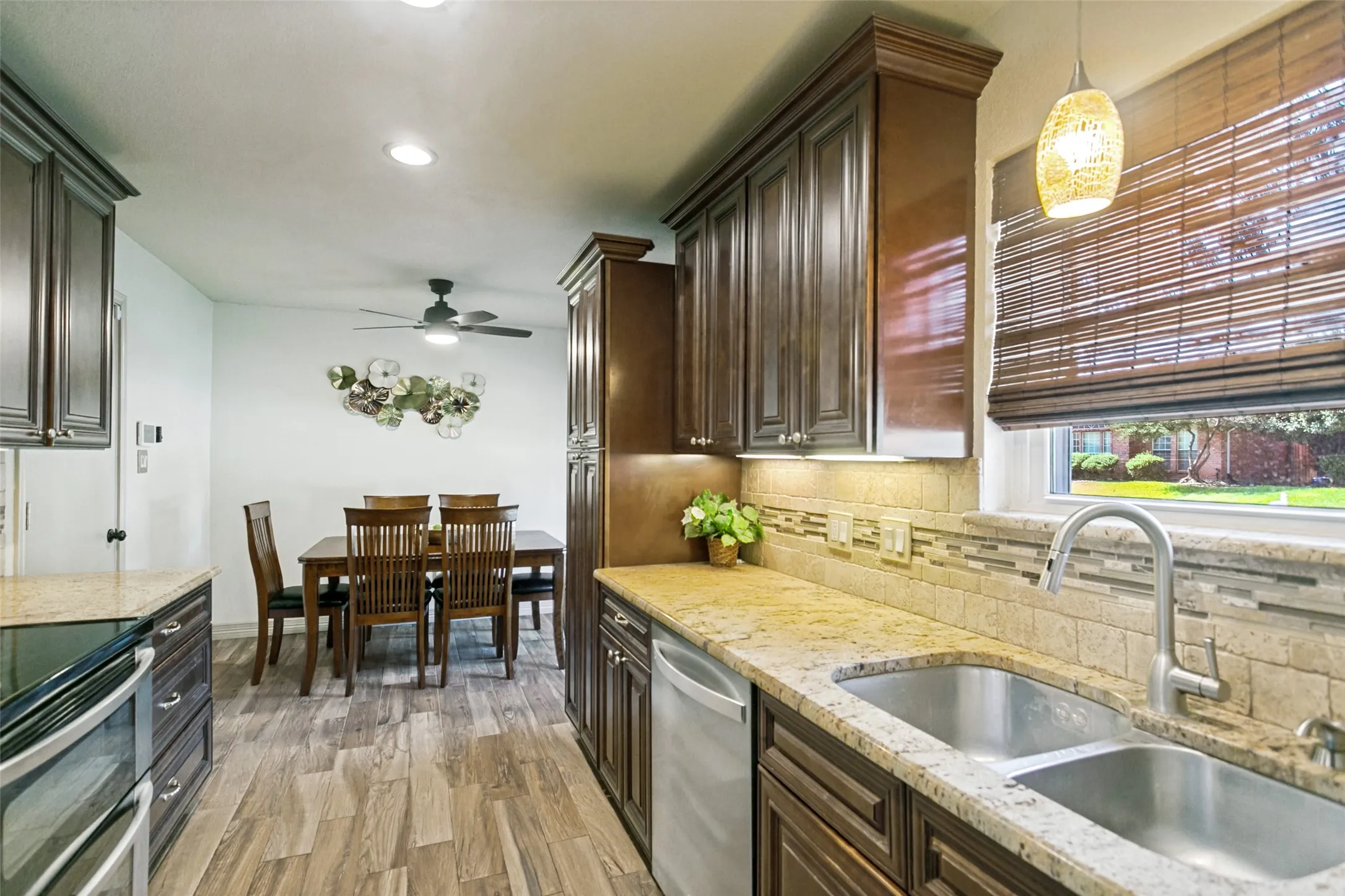 Single Family Residence For Sale in Denton County , 2213 Bresee Drive, Carrollton, Texas 75010, 4 Bedroom, 3 Bathroom, 2 Garage spaces, 2,026 Sqft, built in 1997, mls#21378623, Real Estate Agent in Carrollton, Homes For Sale in Denton county, Homes For Sale in Carrollton, Realtor in Carrollton Texas, Real Estate Brokerage Independent Realty Texas, Luminita Cordes Realtor