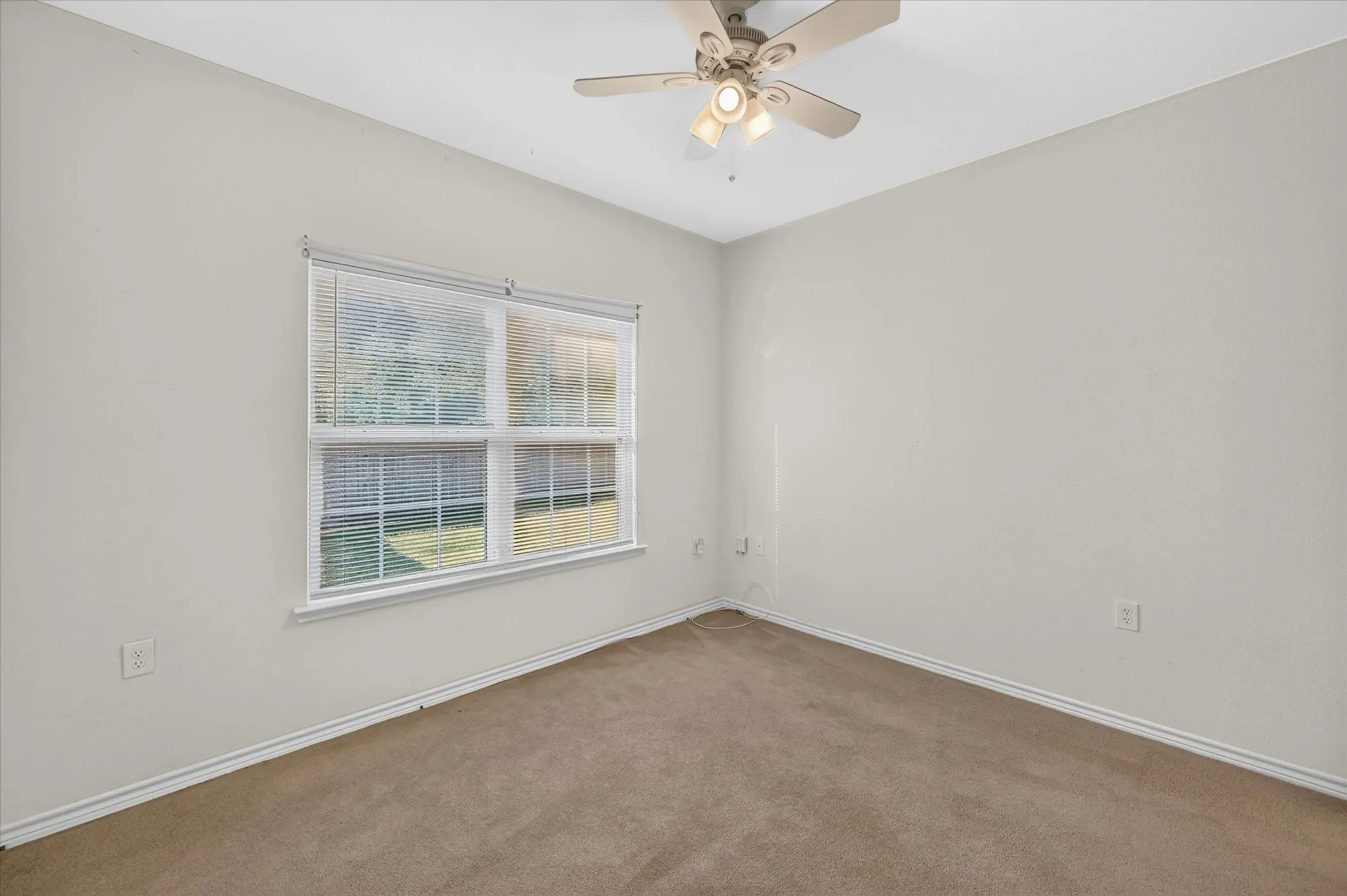 Recessed ceiling fan with integrated lighting