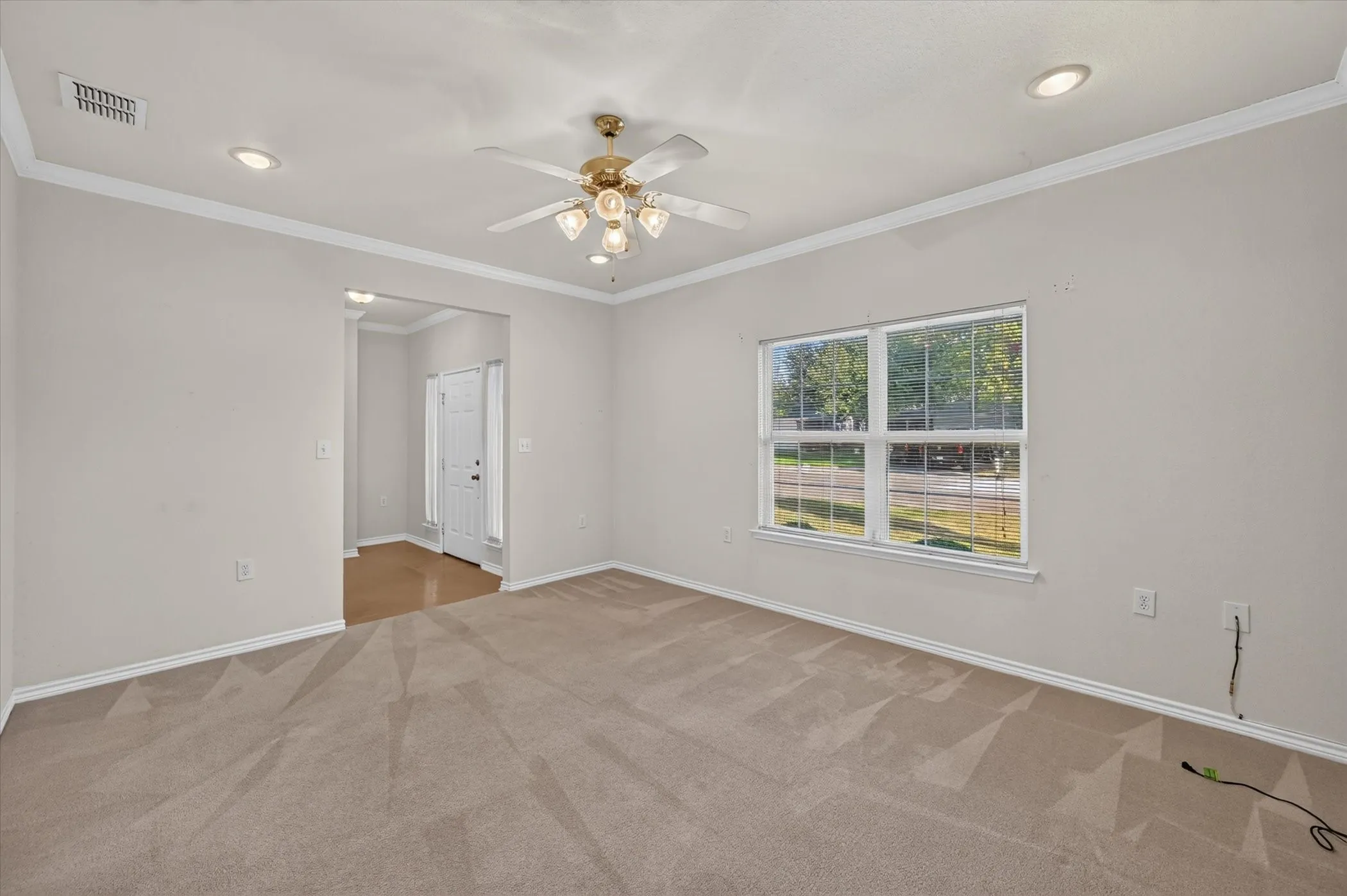 Single Family Residence For Sale in Johnson County , 433 Oak Street, Burleson, Texas 76028, 2 Bedroom, 2 Bathroom, 1 Garage spaces, 1,374 Sqft, built in 2004, mls#21381113, Real Estate Agent in Burleson, Homes For Sale in Johnson county, Homes For Sale in Burleson, Realtor in Burleson Texas, Real Estate Brokerage Independent Realty Texas, Luminita Cordes Realtor
