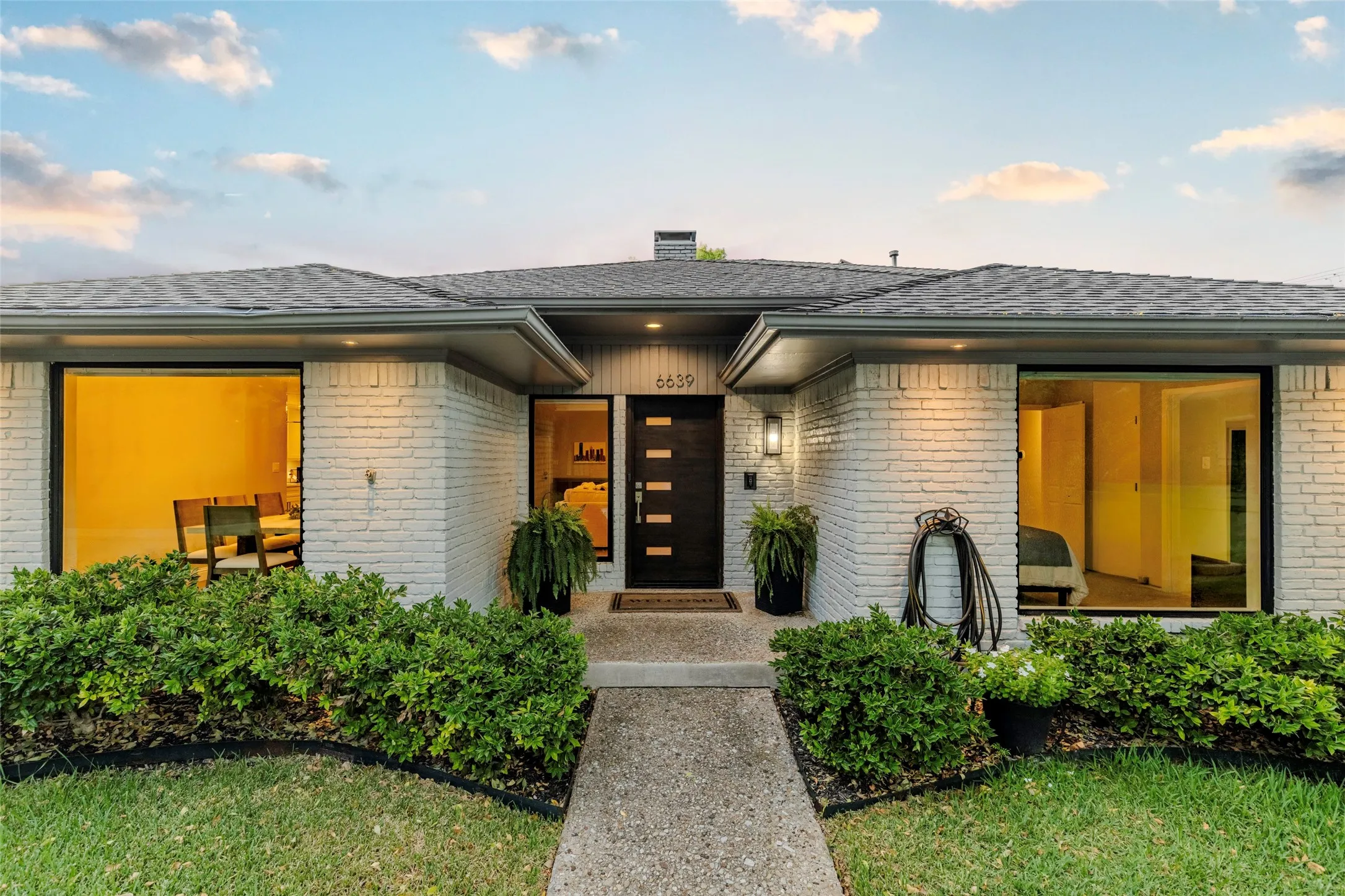 Single Family Residence For Sale in Dallas County , 6639 Clearhaven Circle, Dallas, Texas 75248, 4 Bedroom, 4 Bathroom, 2 Garage spaces, 3,141 Sqft, built in 1978, mls#21381143, Real Estate Agent in Dallas, Homes For Sale in Dallas county, Homes For Sale in Dallas, Realtor in Dallas Texas, Real Estate Brokerage Independent Realty Texas, Luminita Cordes Realtor