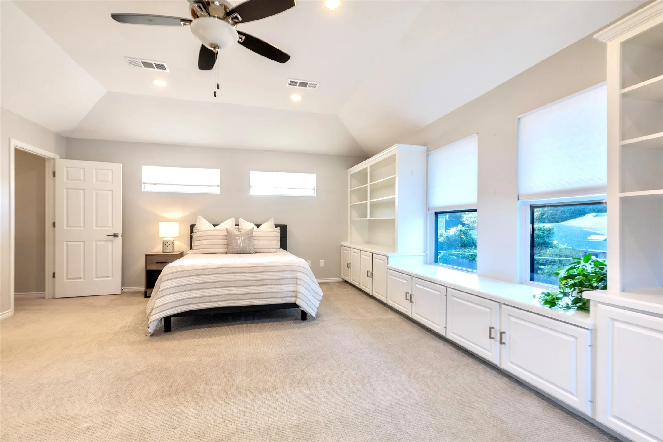 Single Family Residence For Sale in Dallas County , 6639 Clearhaven Circle, Dallas, Texas 75248, 4 Bedroom, 4 Bathroom, 2 Garage spaces, 3,141 Sqft, built in 1978, mls#21381143, Real Estate Agent in Dallas, Homes For Sale in Dallas county, Homes For Sale in Dallas, Realtor in Dallas Texas, Real Estate Brokerage Independent Realty Texas, Luminita Cordes Realtor