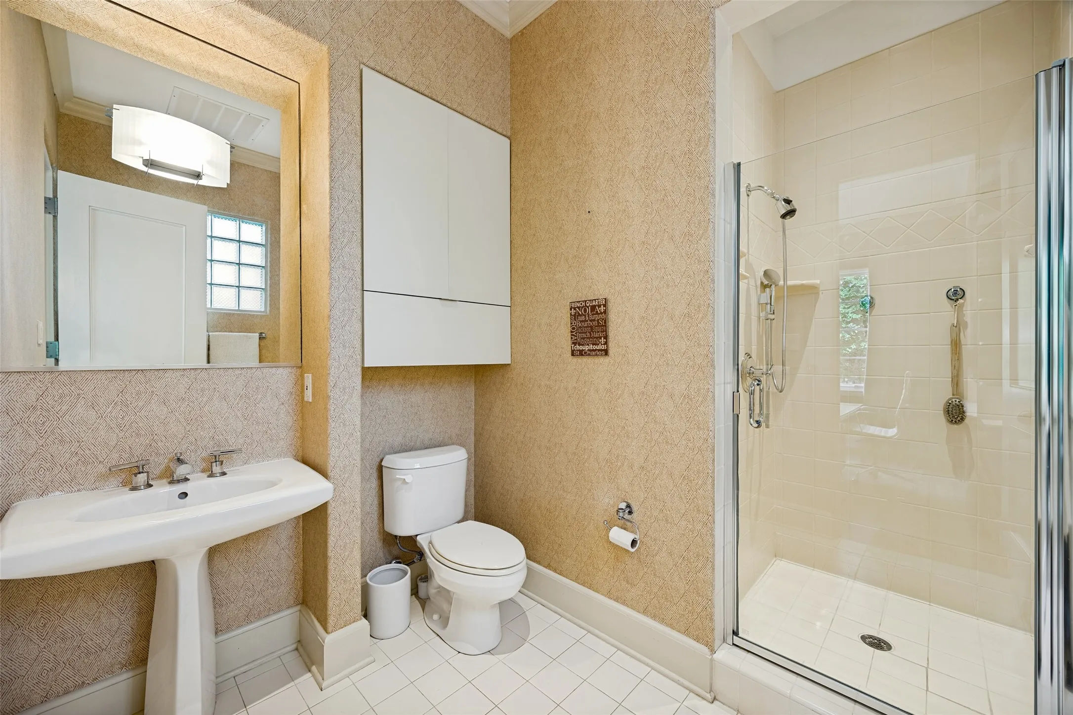 Single Family Residence For Sale in Dallas County , 2203 Allen Street, Dallas, Texas 75204, 3 Bedroom, 4 Bathroom, 2 Garage spaces, 3,435 Sqft, built in 2000, mls#21382132, Real Estate Agent in Dallas, Homes For Sale in Dallas county, Homes For Sale in Dallas, Realtor in Dallas Texas, Real Estate Brokerage Independent Realty Texas, Luminita Cordes Realtor