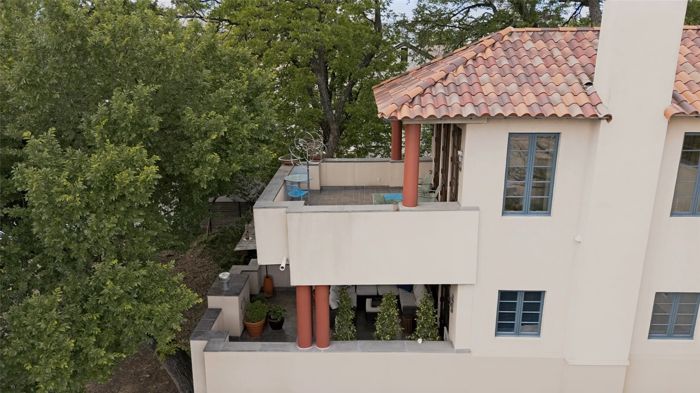 Single Family Residence For Sale in Dallas County , 2203 Allen Street, Dallas, Texas 75204, 3 Bedroom, 4 Bathroom, 2 Garage spaces, 3,435 Sqft, built in 2000, mls#21382132, Real Estate Agent in Dallas, Homes For Sale in Dallas county, Homes For Sale in Dallas, Realtor in Dallas Texas, Real Estate Brokerage Independent Realty Texas, Luminita Cordes Realtor