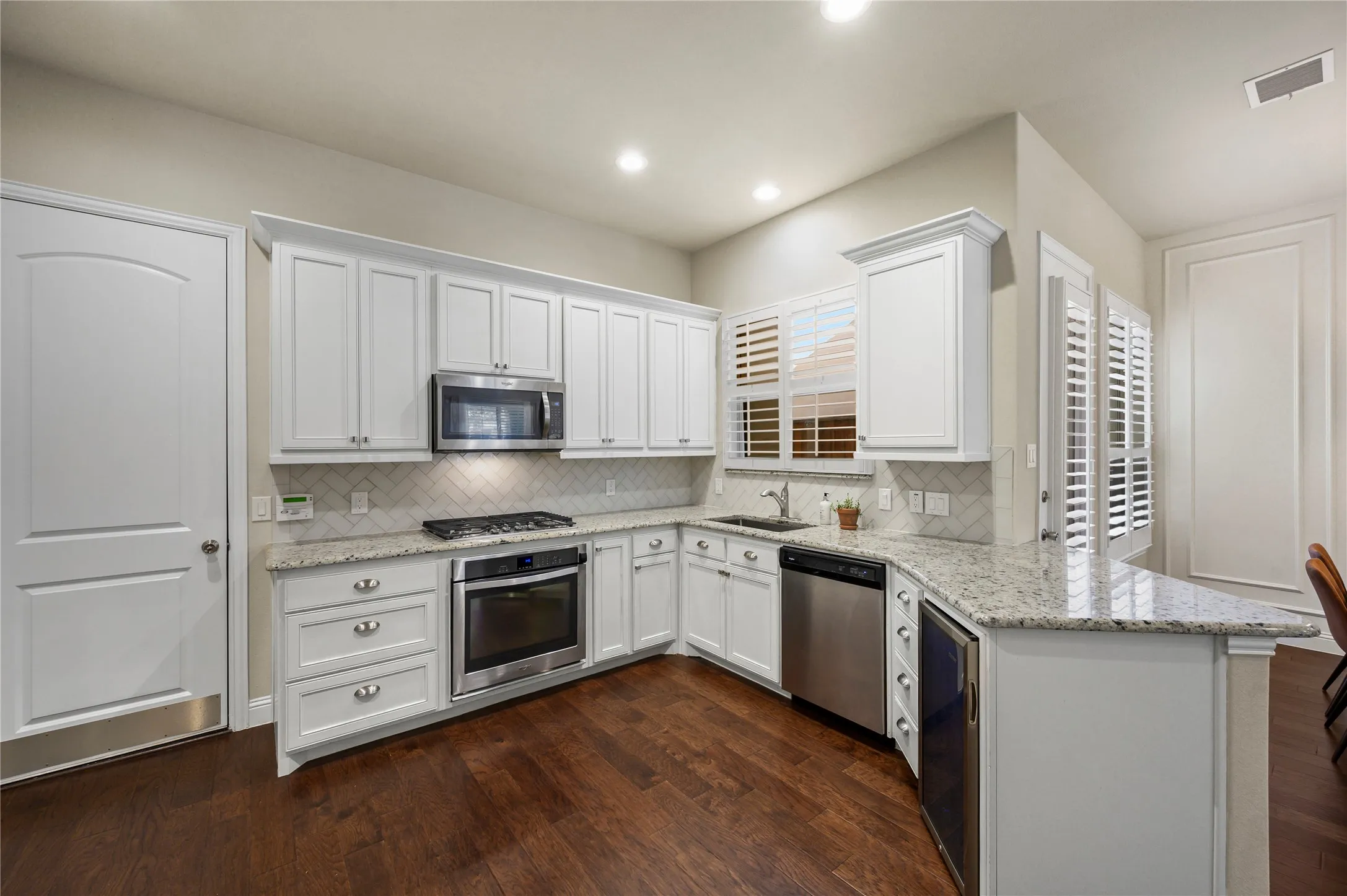 Townhouse For Sale in Denton County , 4161 Broadway Avenue, Flower Mound, Texas 75028, 3 Bedroom, 3 Bathroom, 2 Garage spaces, 1,969 Sqft, built in 2018, mls#21382155, Real Estate Agent in Flower Mound, Homes For Sale in Denton county, Homes For Sale in Flower Mound, Realtor in Flower Mound Texas, Real Estate Brokerage Independent Realty Texas, Luminita Cordes Realtor