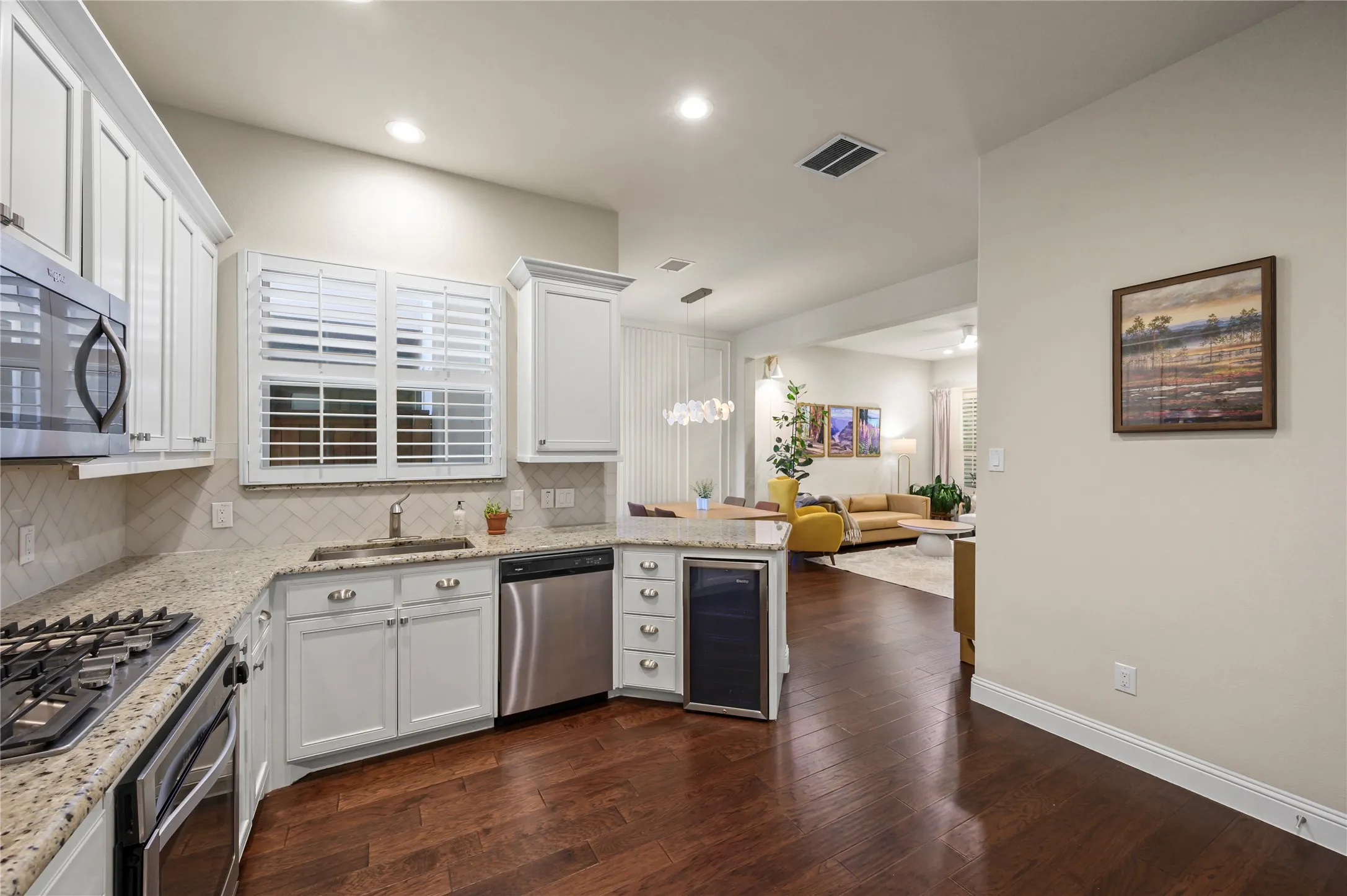 Townhouse For Sale in Denton County , 4161 Broadway Avenue, Flower Mound, Texas 75028, 3 Bedroom, 3 Bathroom, 2 Garage spaces, 1,969 Sqft, built in 2018, mls#21382155, Real Estate Agent in Flower Mound, Homes For Sale in Denton county, Homes For Sale in Flower Mound, Realtor in Flower Mound Texas, Real Estate Brokerage Independent Realty Texas, Luminita Cordes Realtor