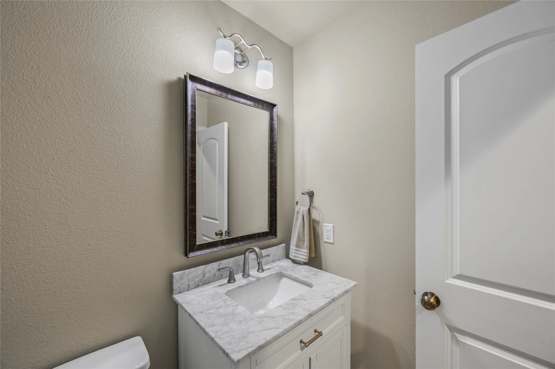 Townhouse For Sale in Denton County , 4161 Broadway Avenue, Flower Mound, Texas 75028, 3 Bedroom, 3 Bathroom, 2 Garage spaces, 1,969 Sqft, built in 2018, mls#21382155, Real Estate Agent in Flower Mound, Homes For Sale in Denton county, Homes For Sale in Flower Mound, Realtor in Flower Mound Texas, Real Estate Brokerage Independent Realty Texas, Luminita Cordes Realtor